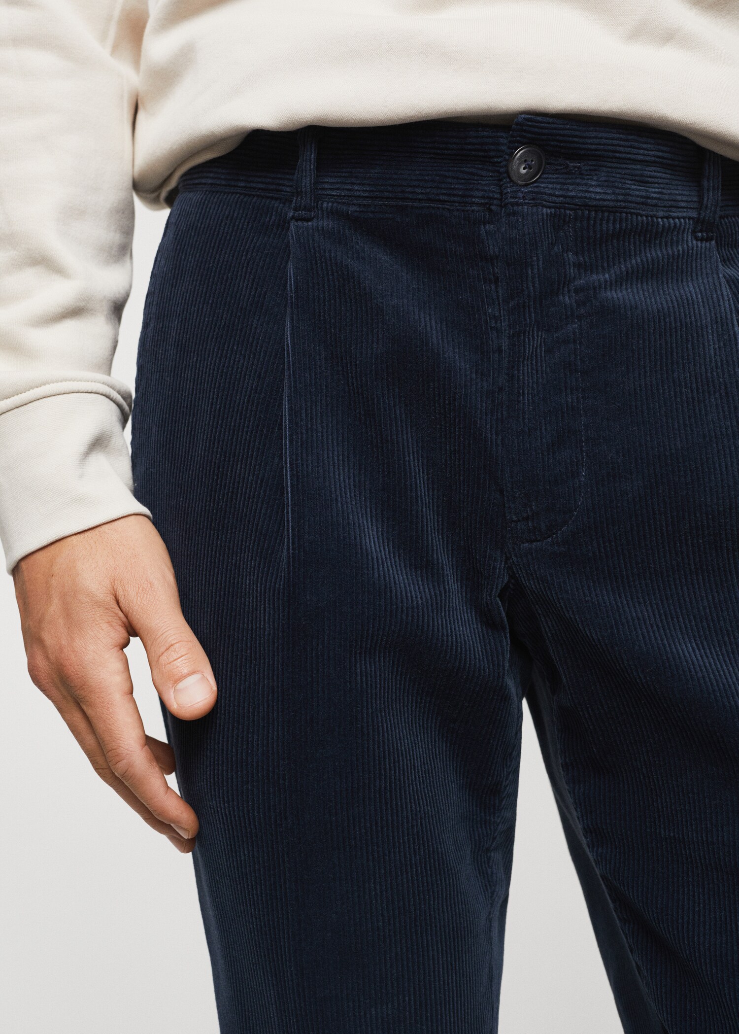 Pleated corduroy trousers - Details of the article 1