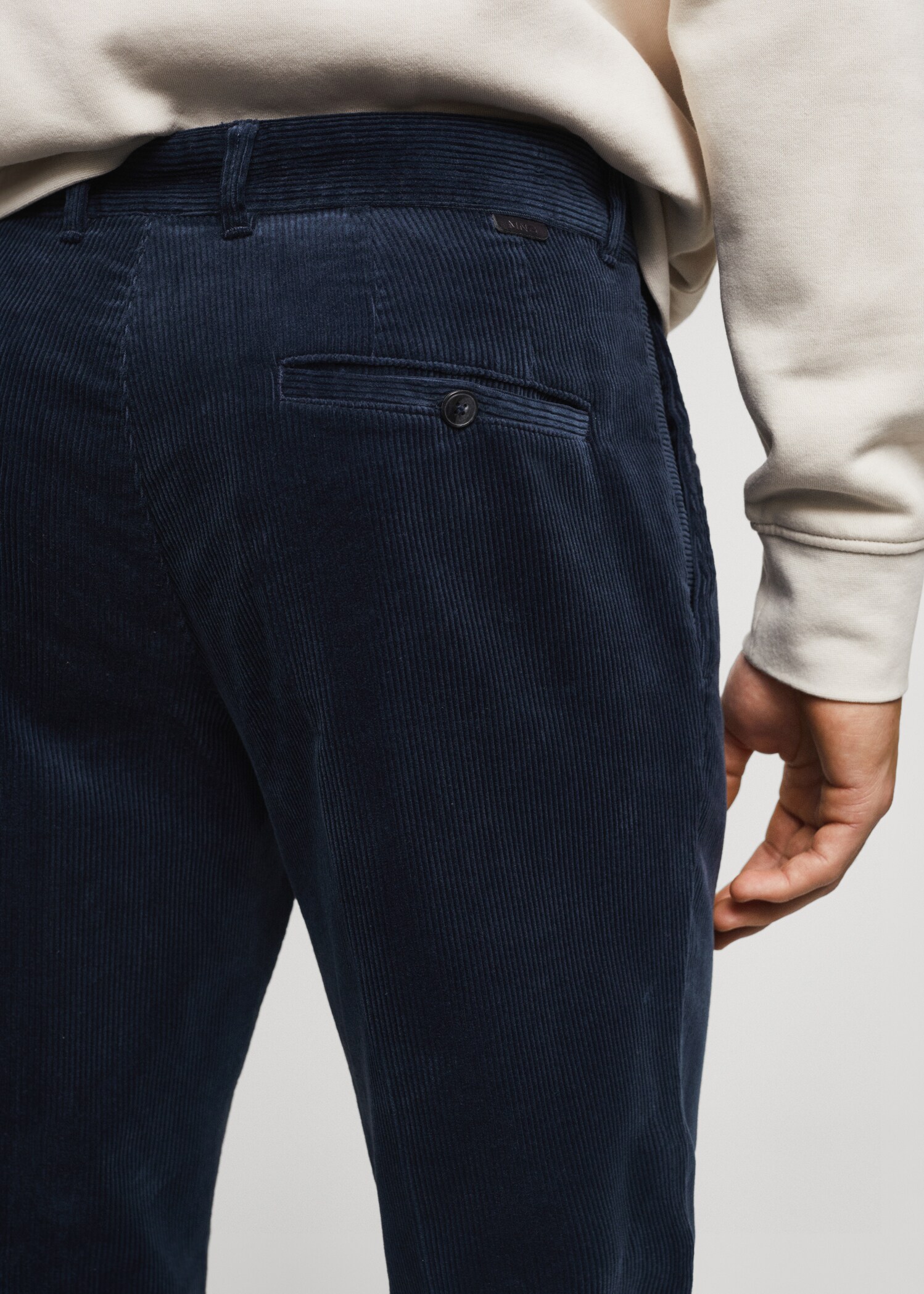 Pleated corduroy trousers - Details of the article 4