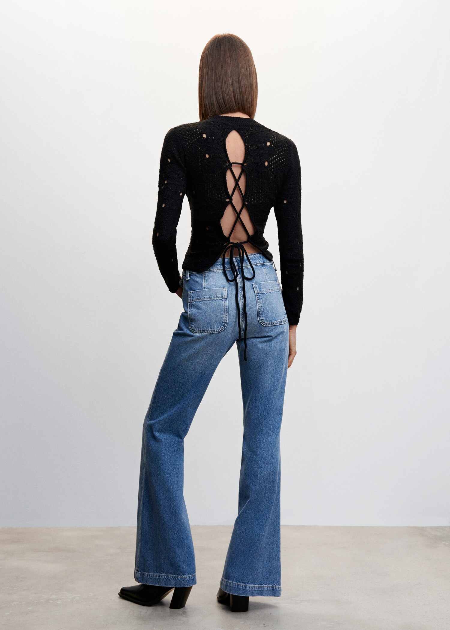 Jeans flare tiro alto costuras - Reverso del artículo