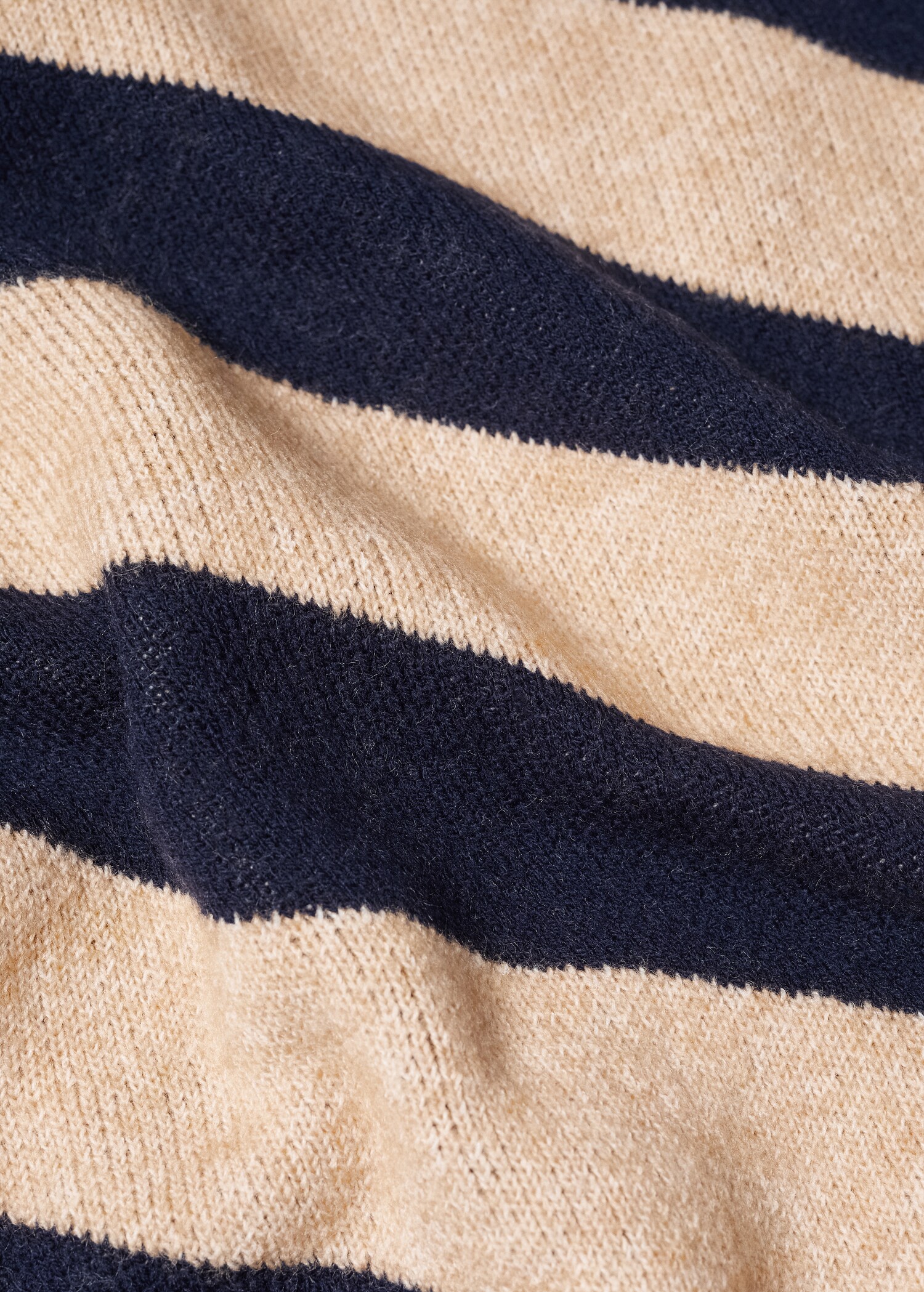 Streifenpulli mit Rundhalsausschnitt - Detail des Artikels 8