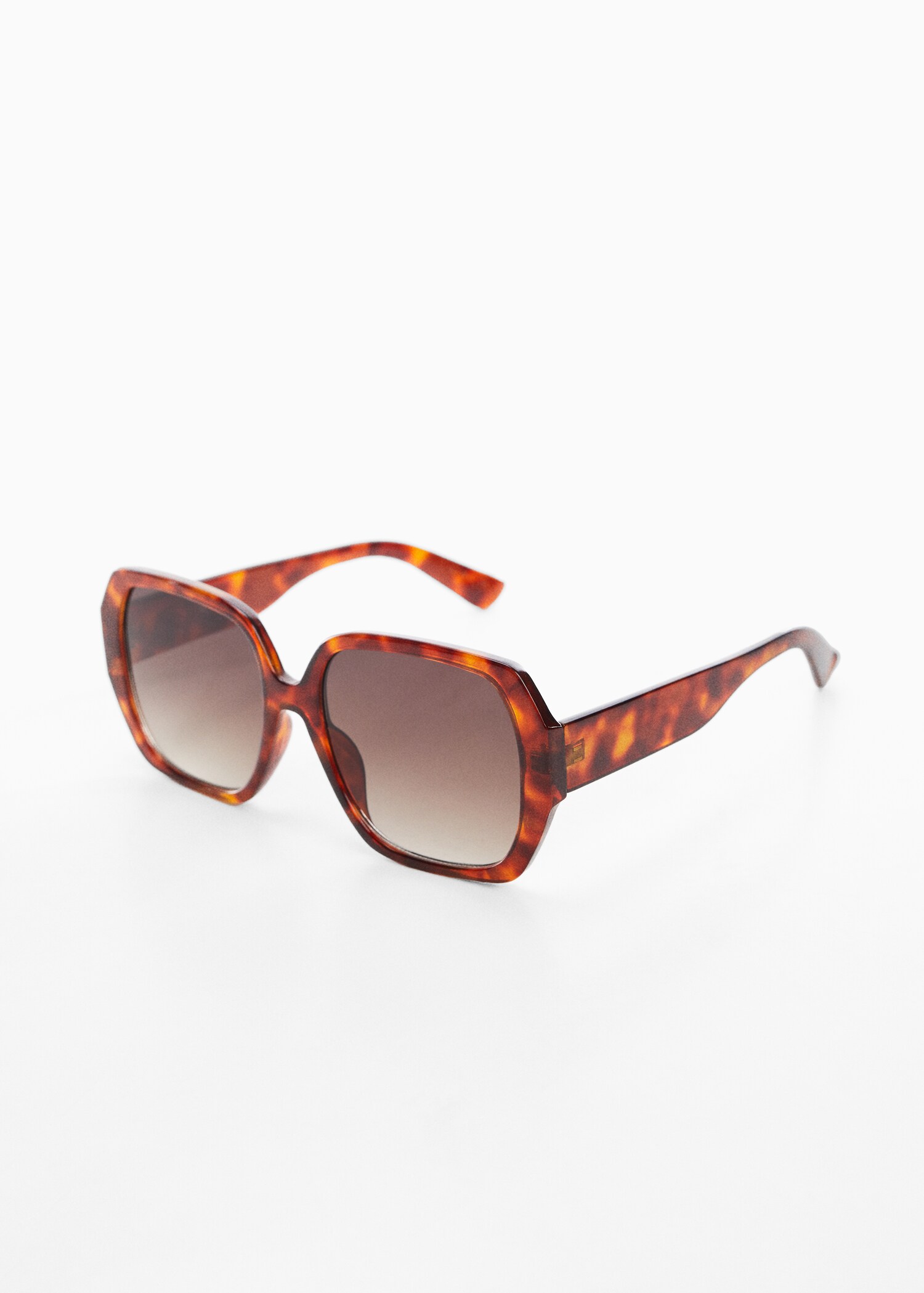 Lunettes de soleil rétro - Plan moyen