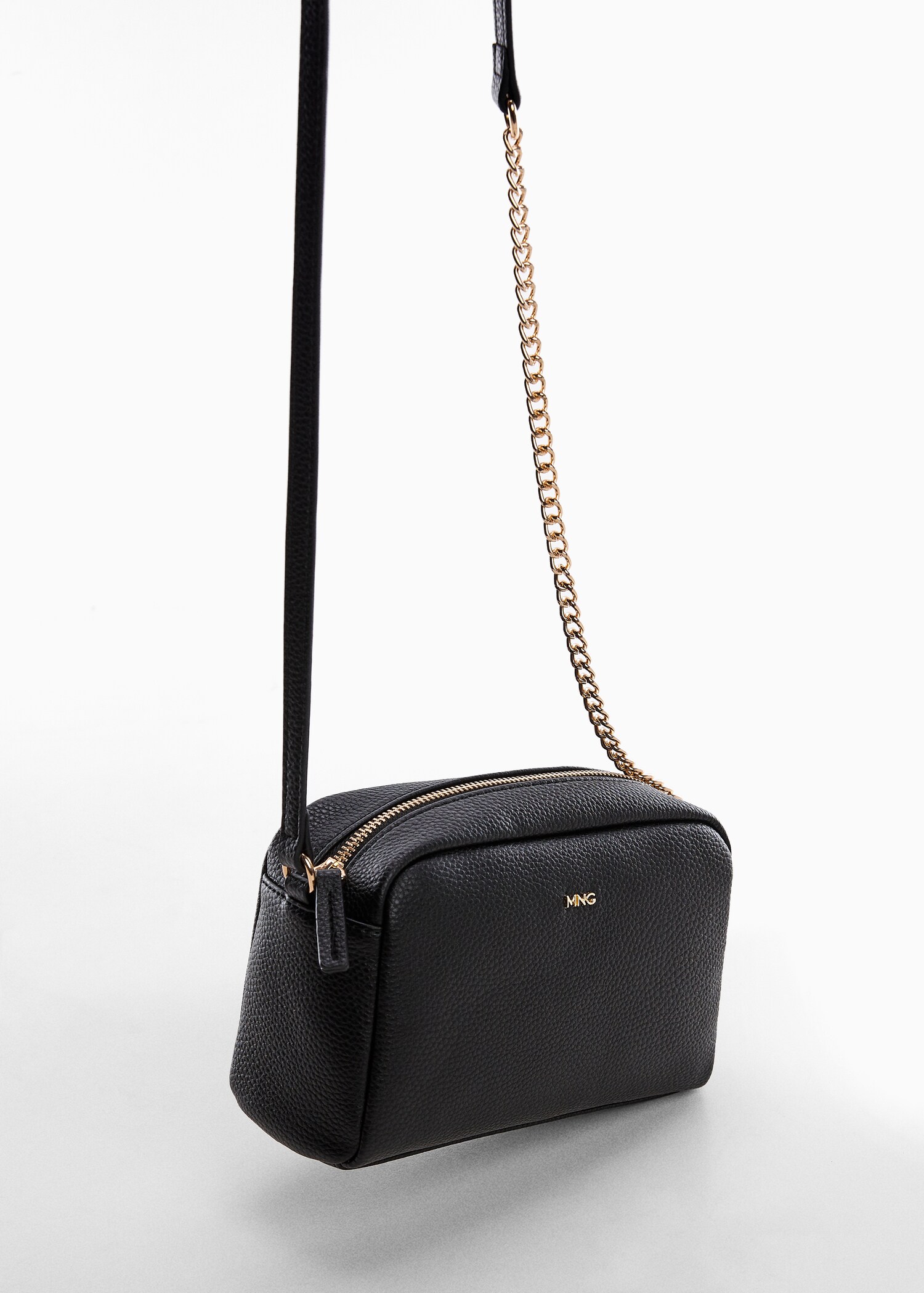 Bolso de hombro cadena - Plano medio