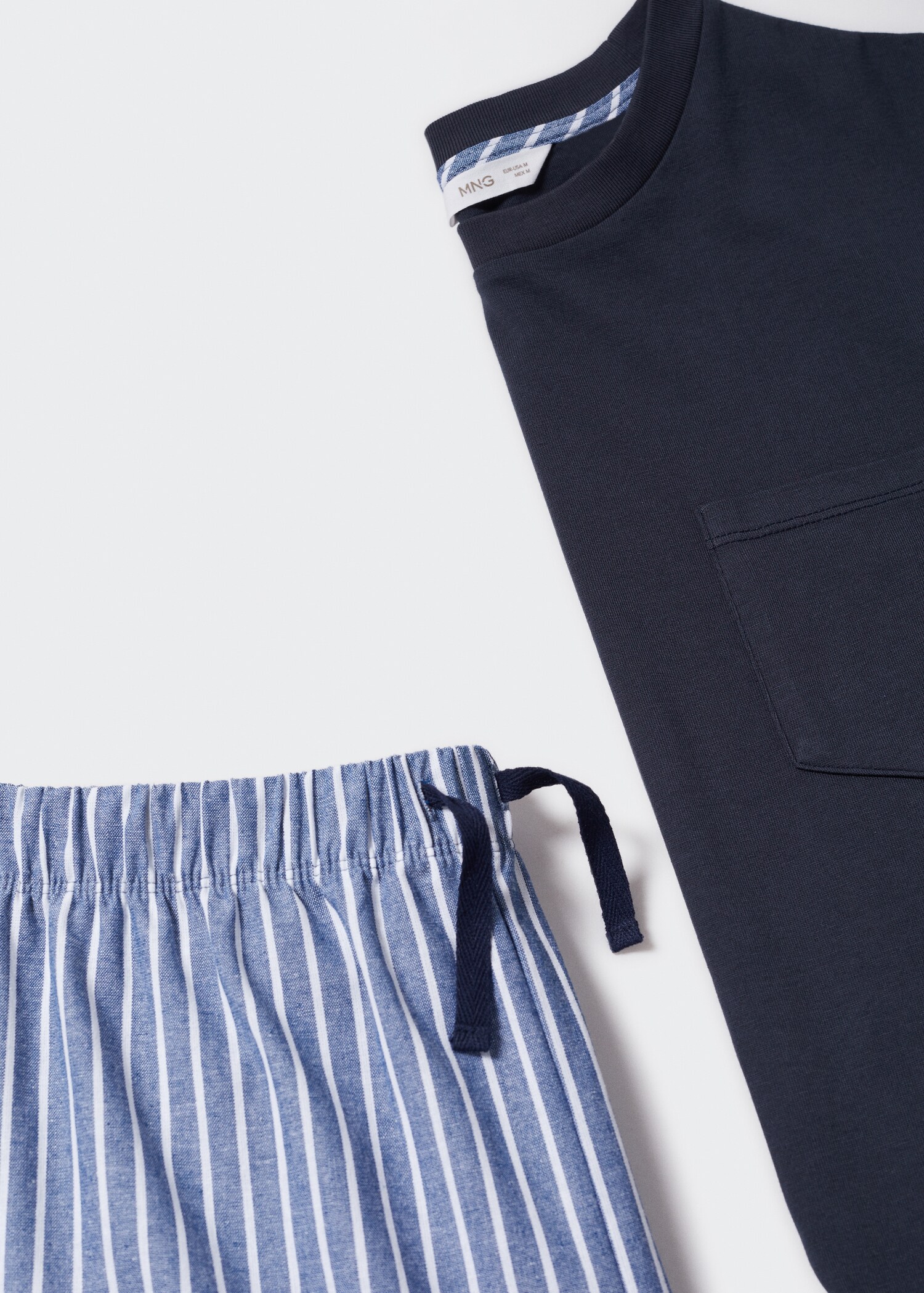 Langer Pyjama mit Streifen - Detail des Artikels 8