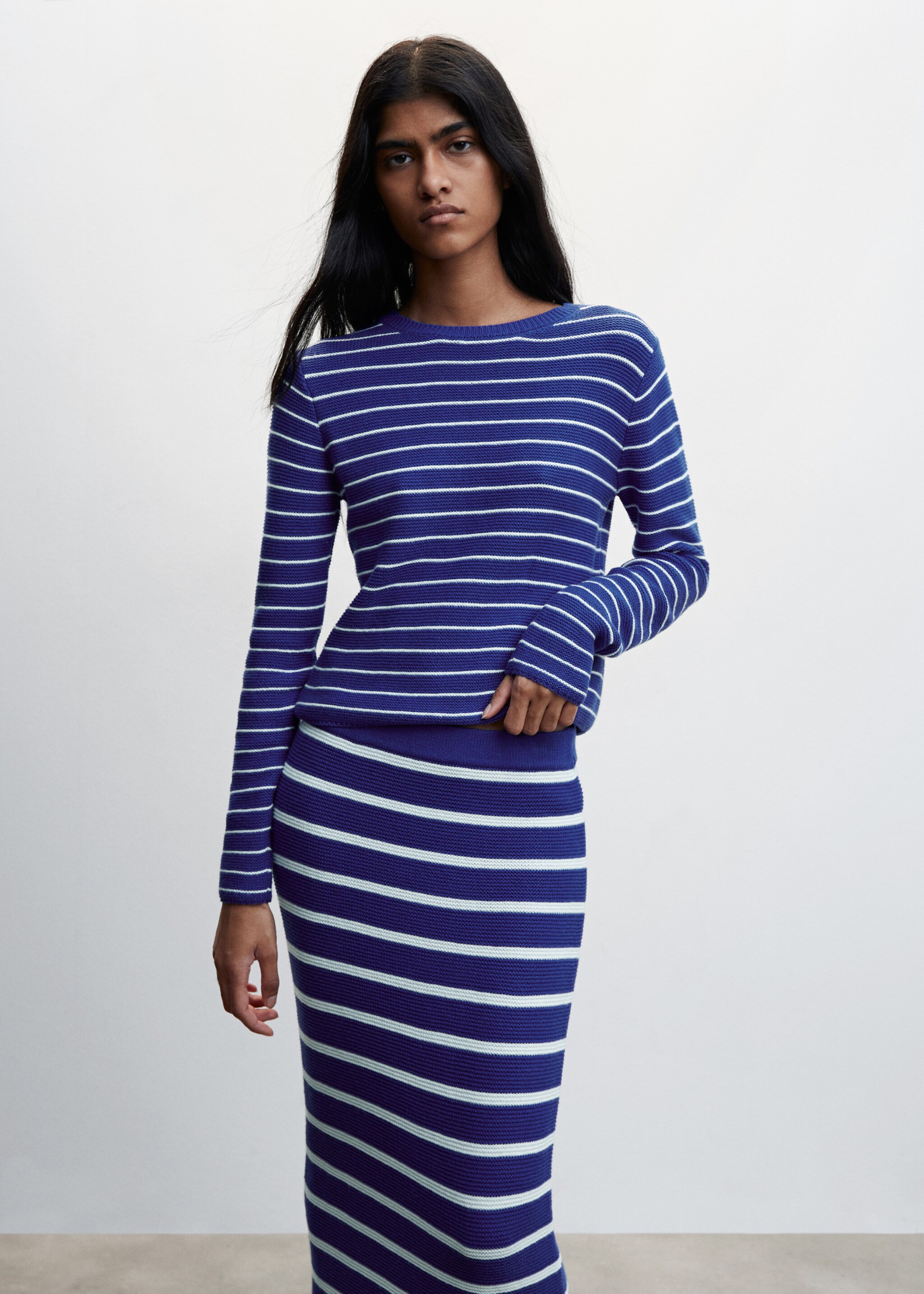 Striped knitted skirt - Medium plane, Vibrant blue. Ref: 47034016-00.