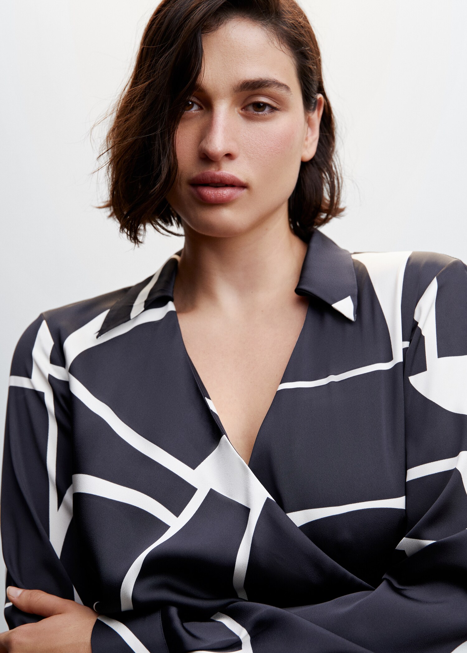 Printed satin dress - Details of the article 4