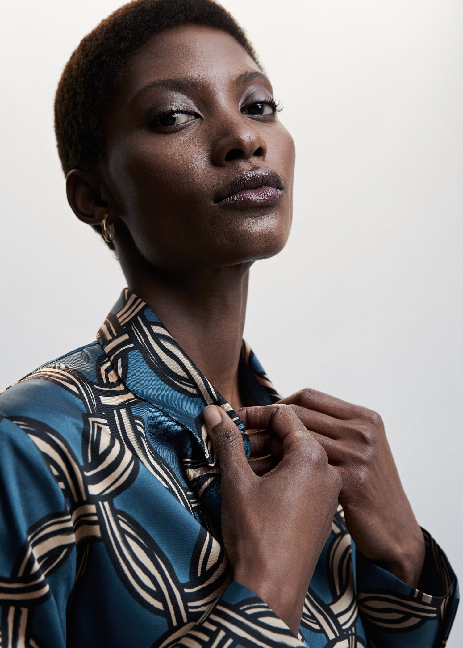 Bluse mit geometrischem Muster - Detail des Artikels 1
