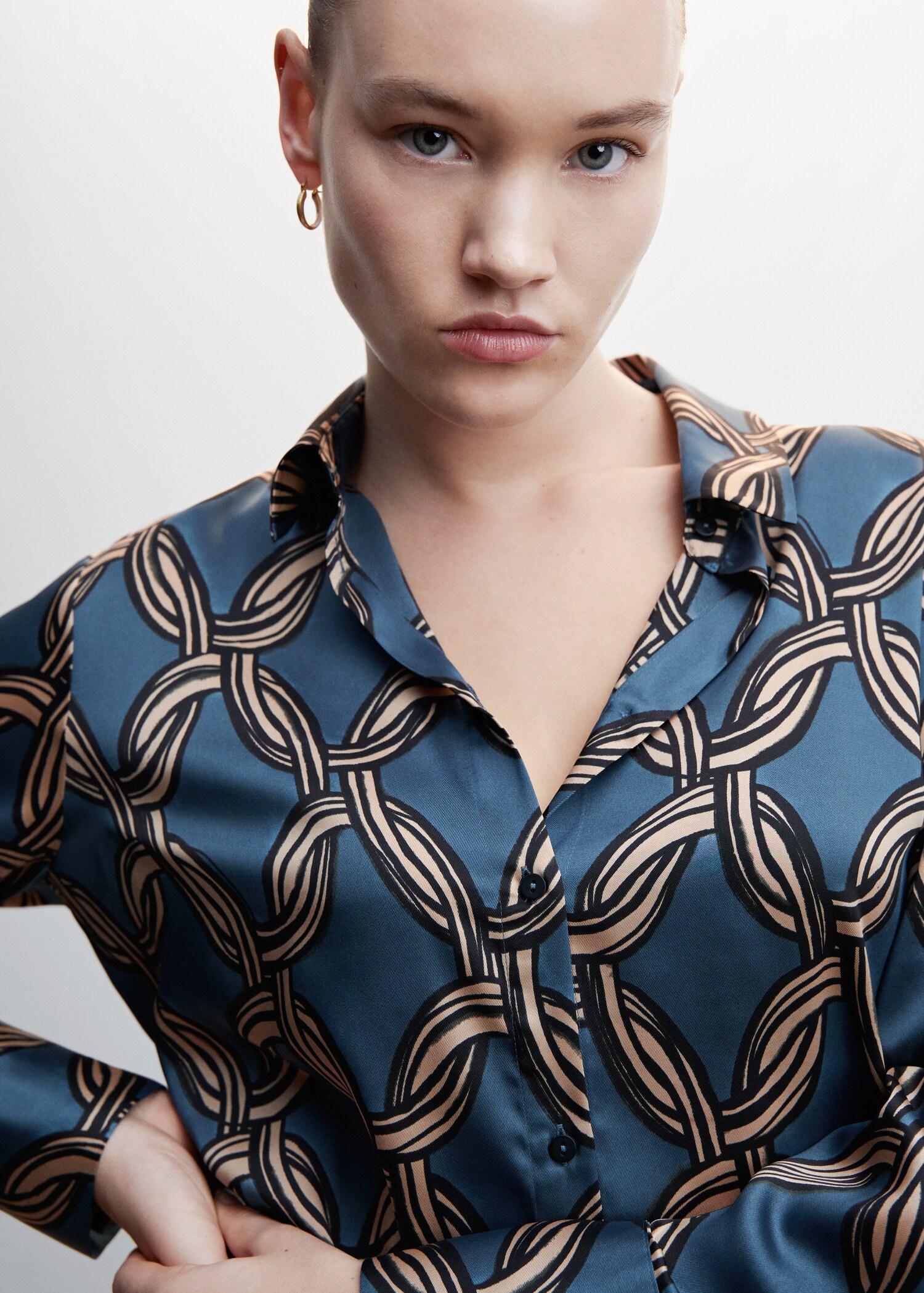 Bluse mit geometrischem Muster - Detail des Artikels 4