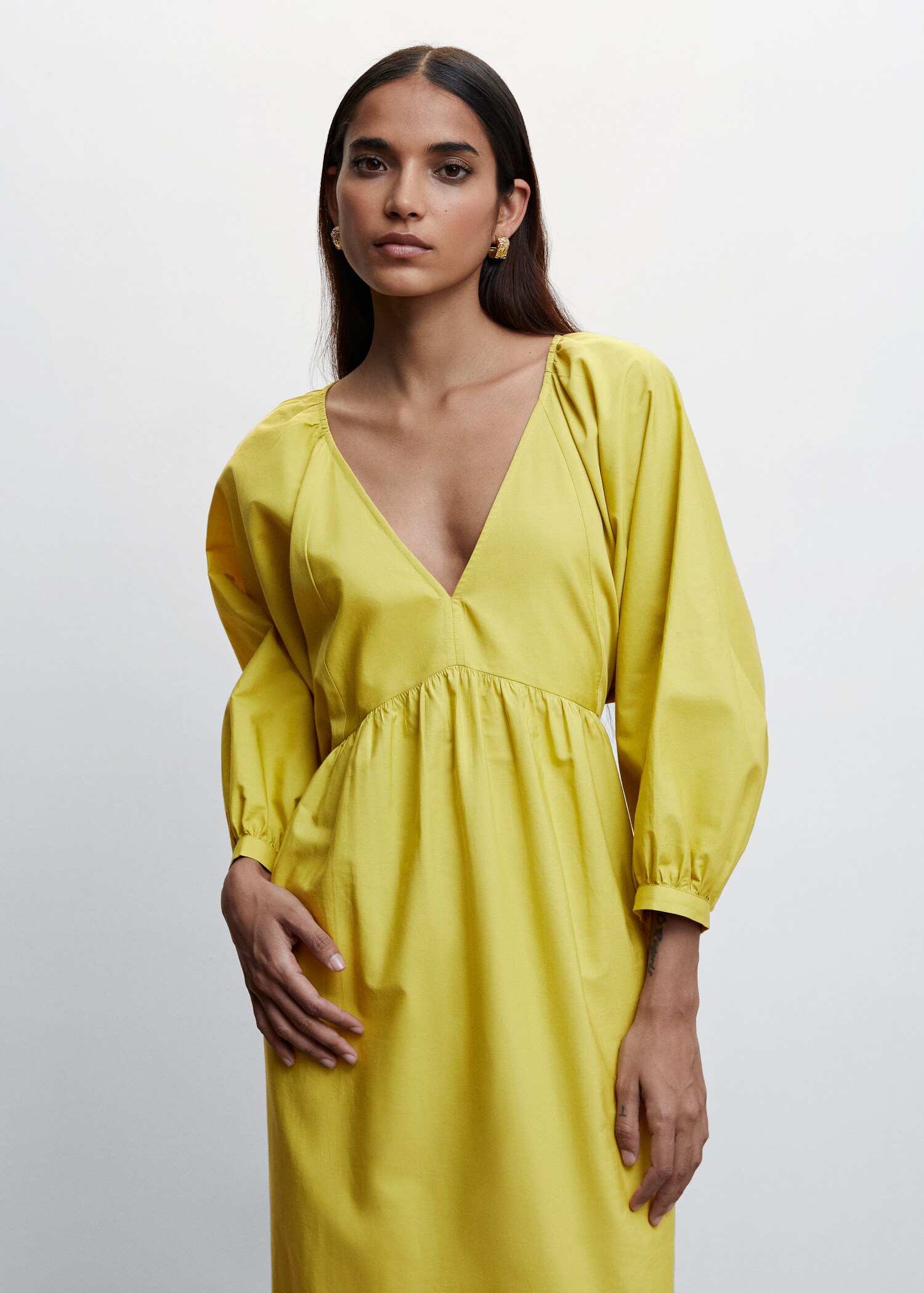 Robe manches bouffantes - Plan moyen