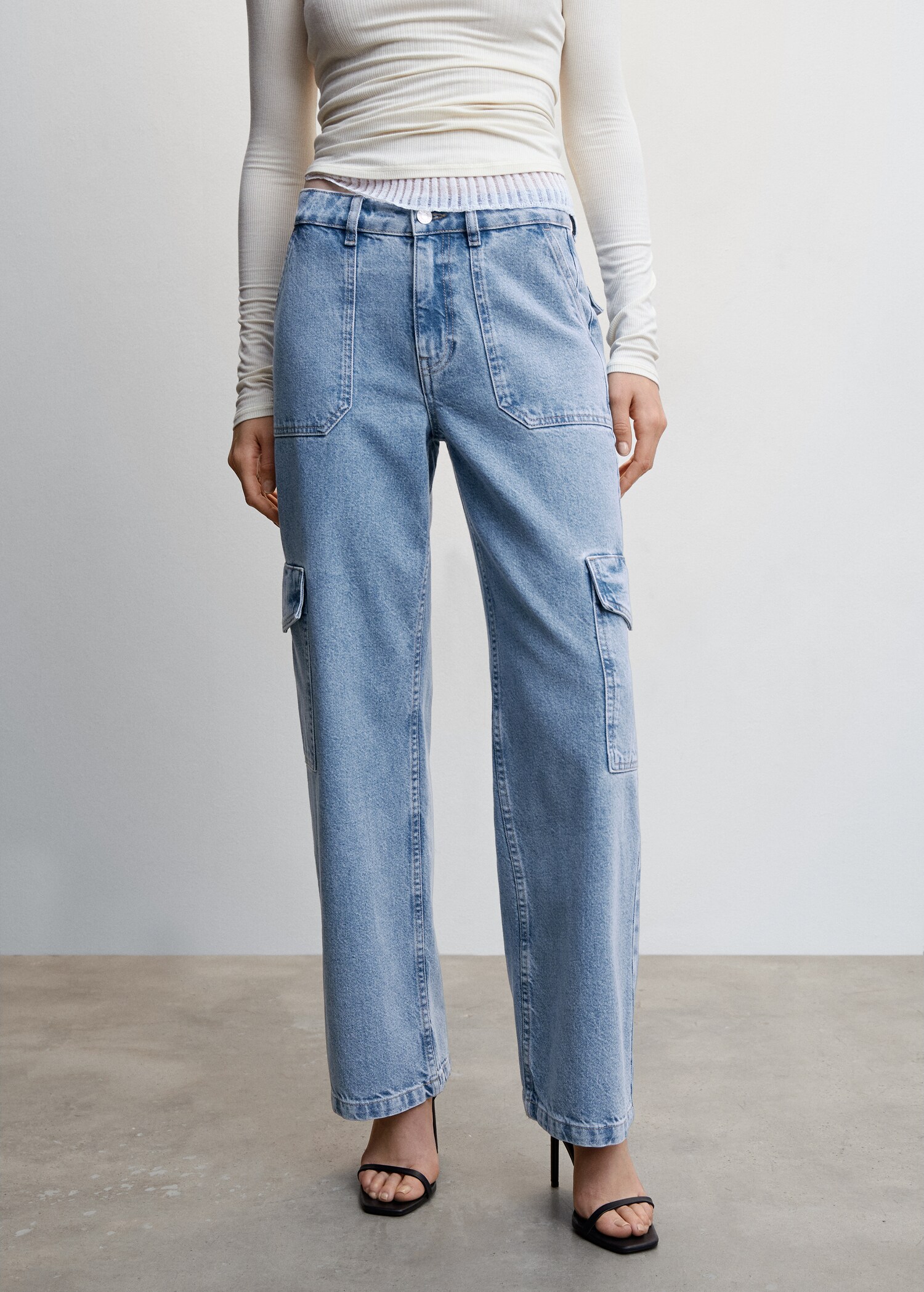Jeans cargo bolsillos - Plano medio