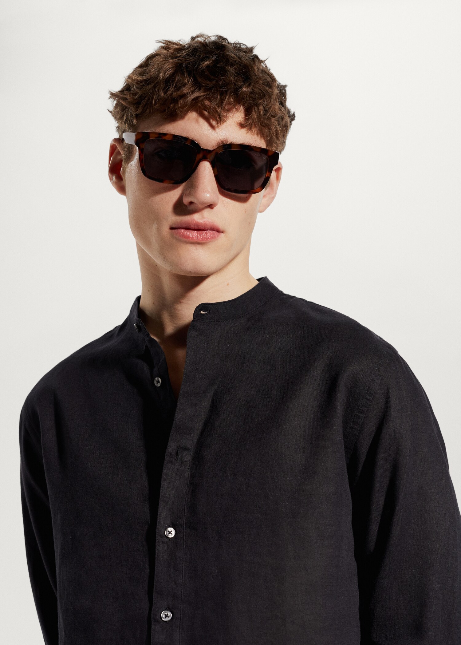 Regular-fit Mao-collar linen shirt - Details of the article 1