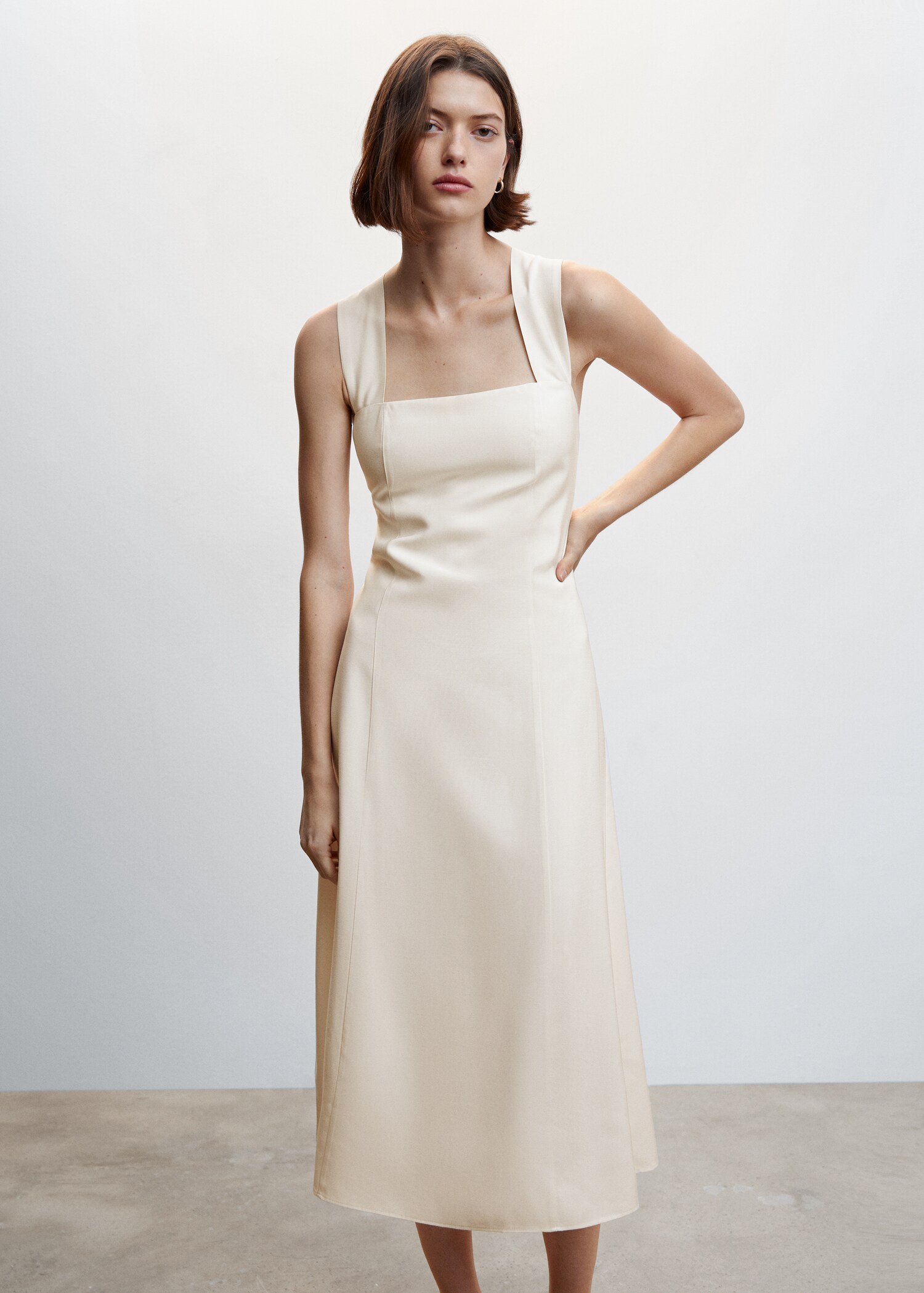 Vestido tirantes cruzados - Plano medio
