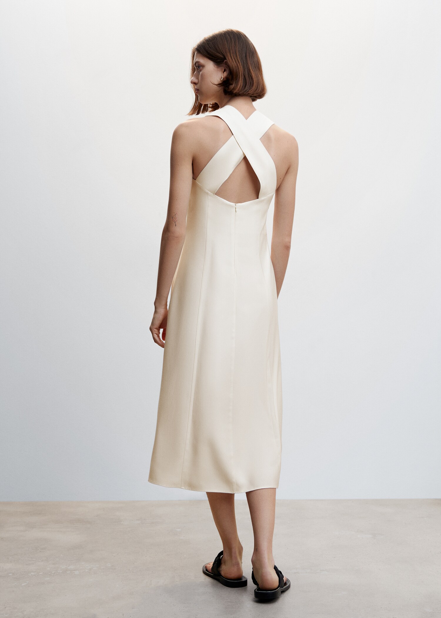 Crisscross strap dress - Reverse of the article