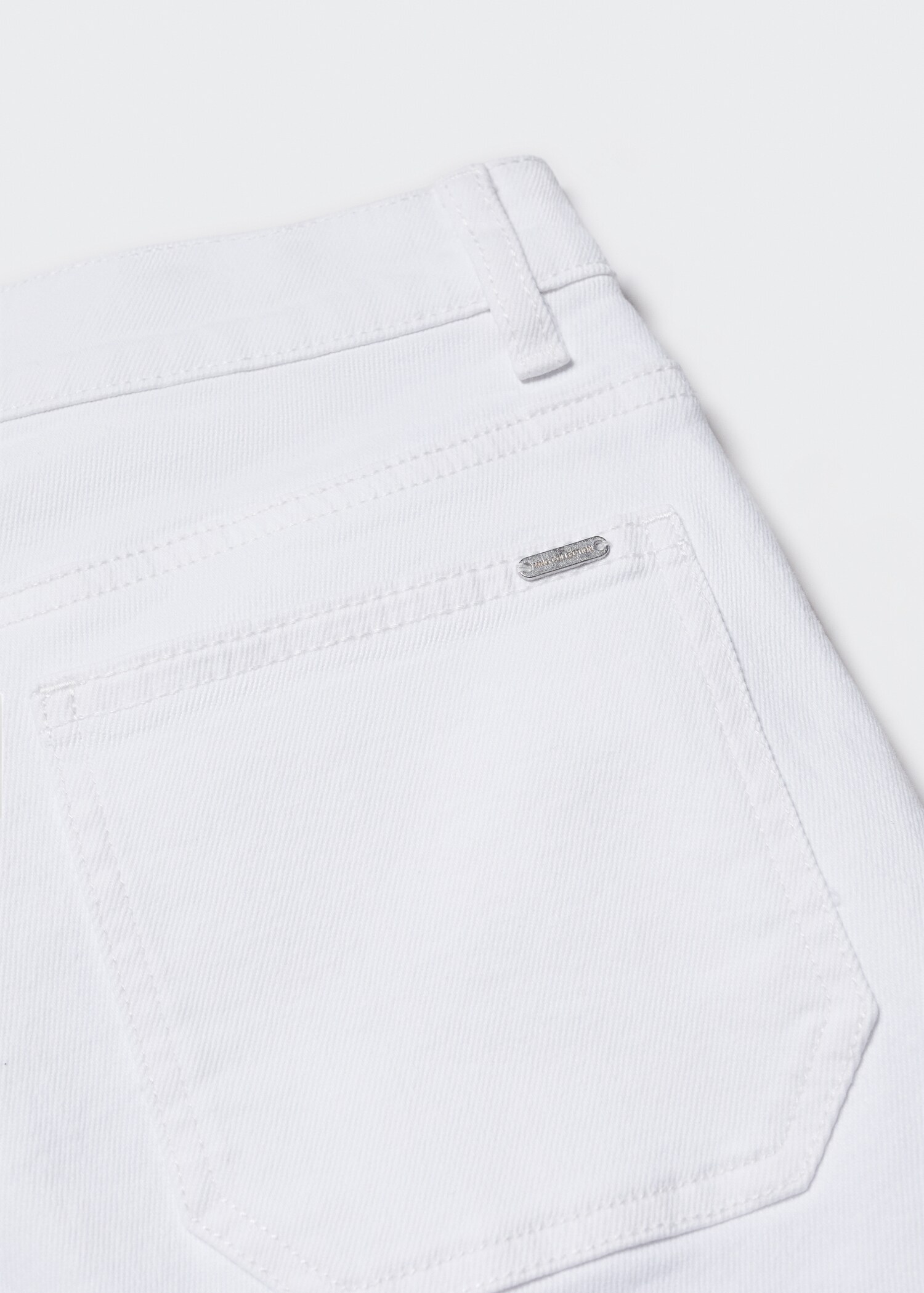 Jeans-Shorts mit mittlerer Bundhöhe - Detail des Artikels 8