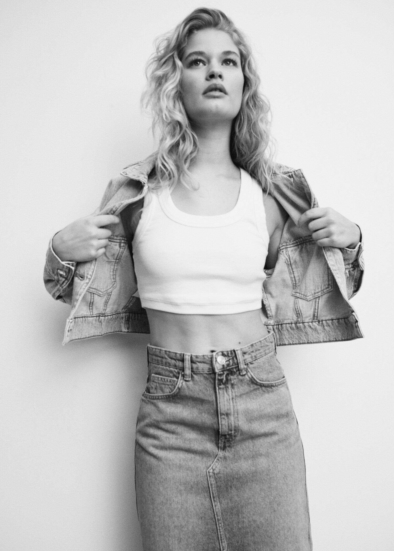 Cropped denim jacket - Details of the article 2