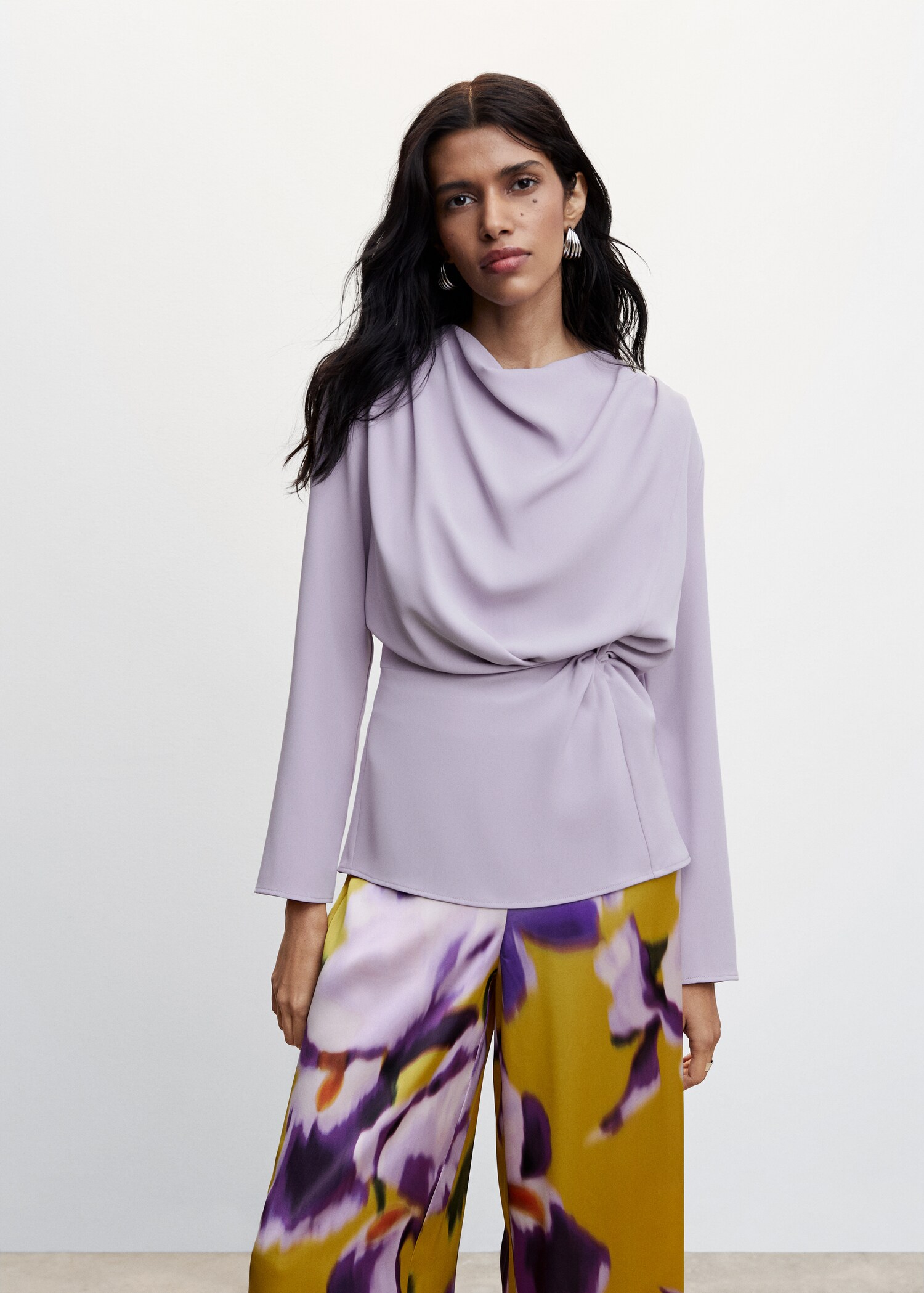 Knot detail blouse - Medium plane