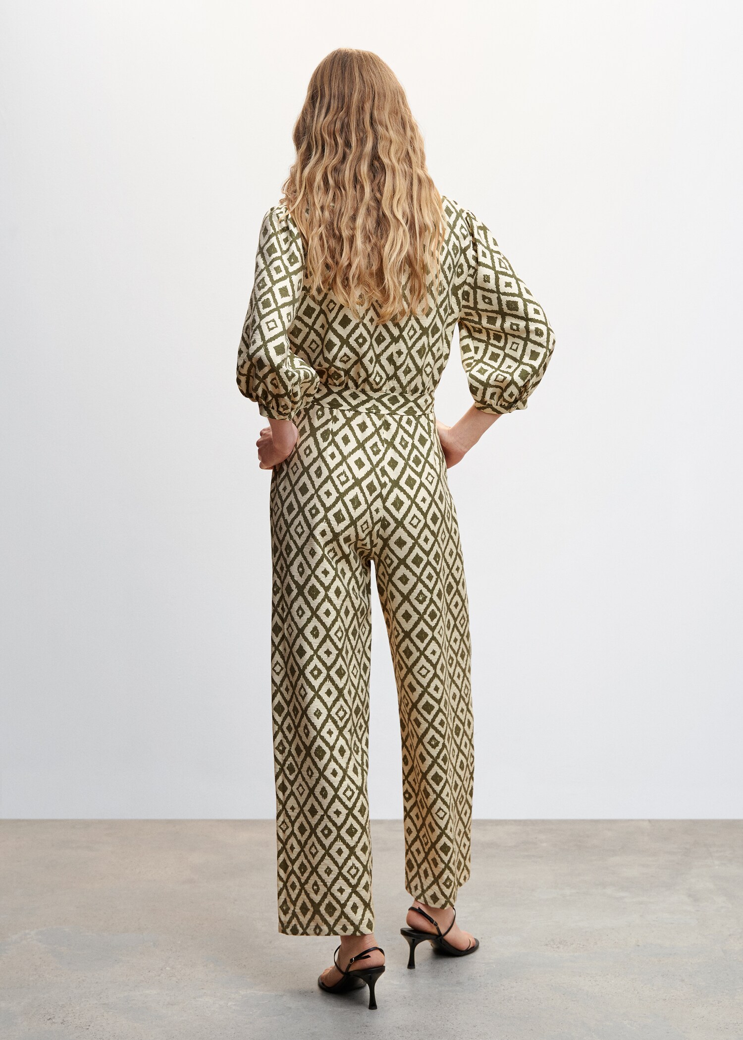 Jumpsuit med geometrisk trykk og bånd - Baksiden av artikkelen