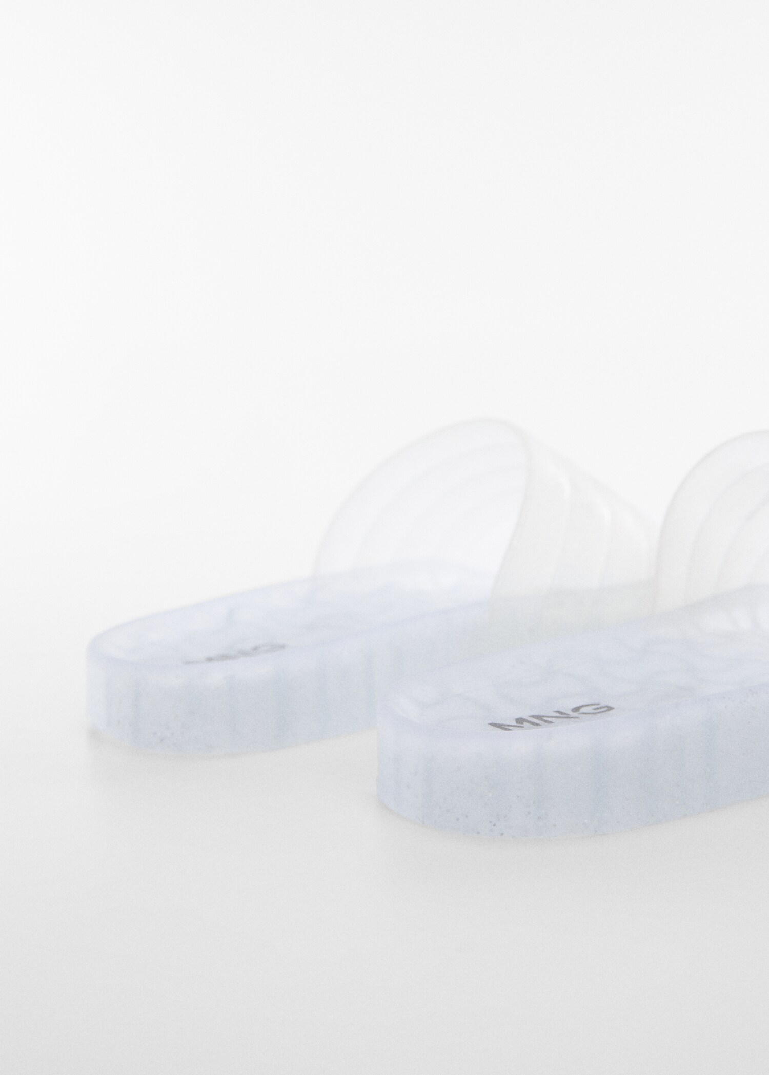 Transparent flip-flops - Details of the article 1