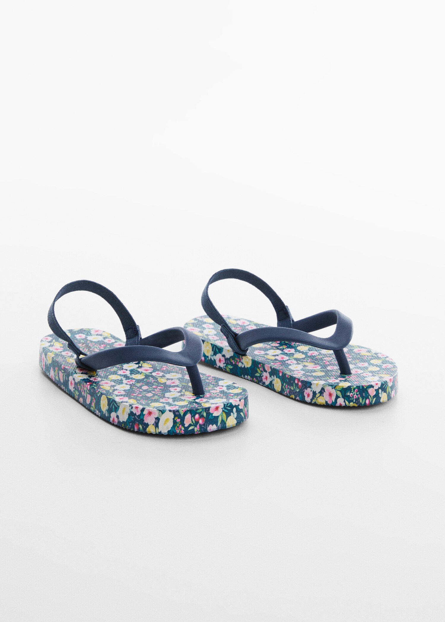 Striped flip-flops - Середній план
