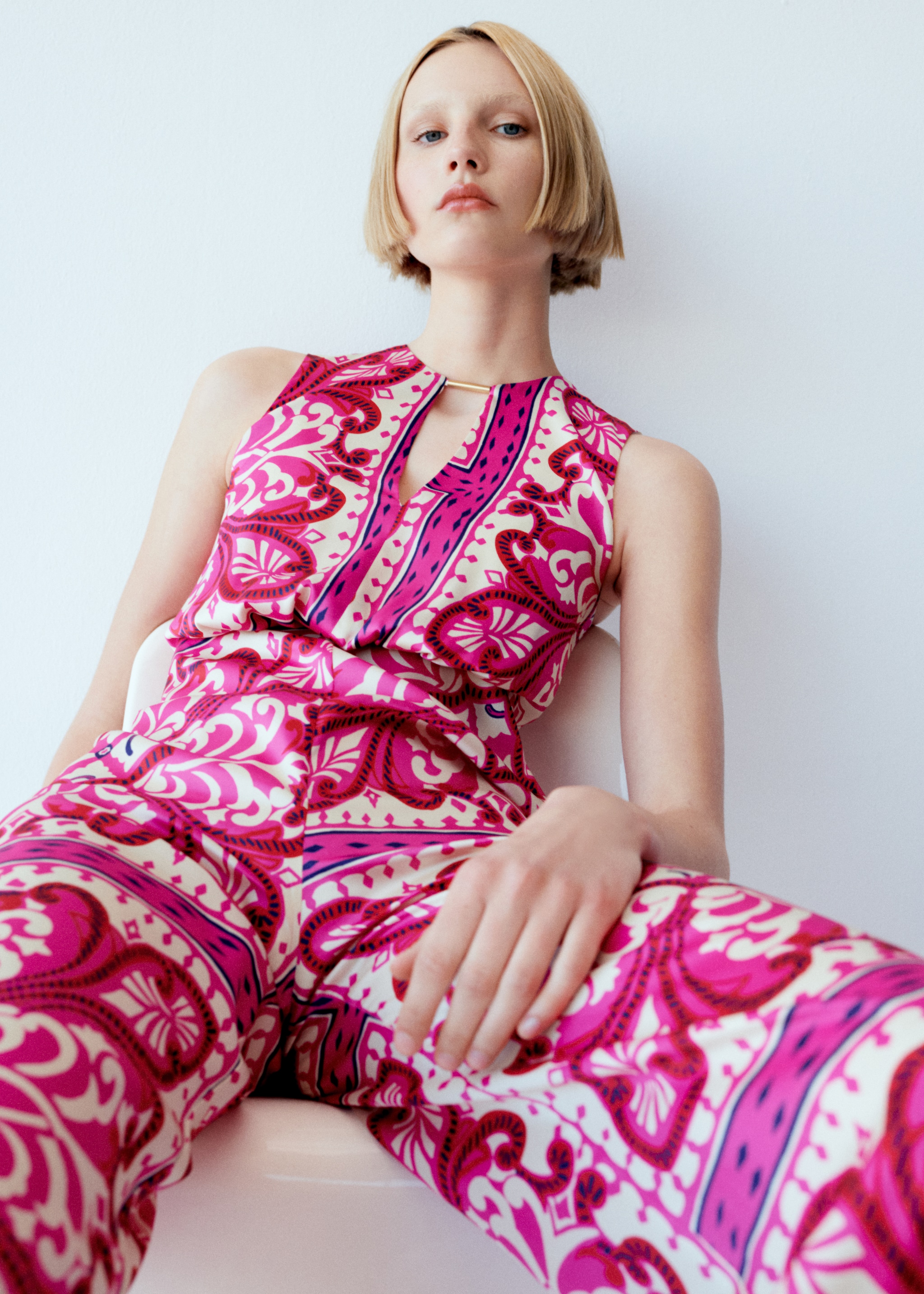 Printed jumpsuit with metal detail - Details of the article 7
