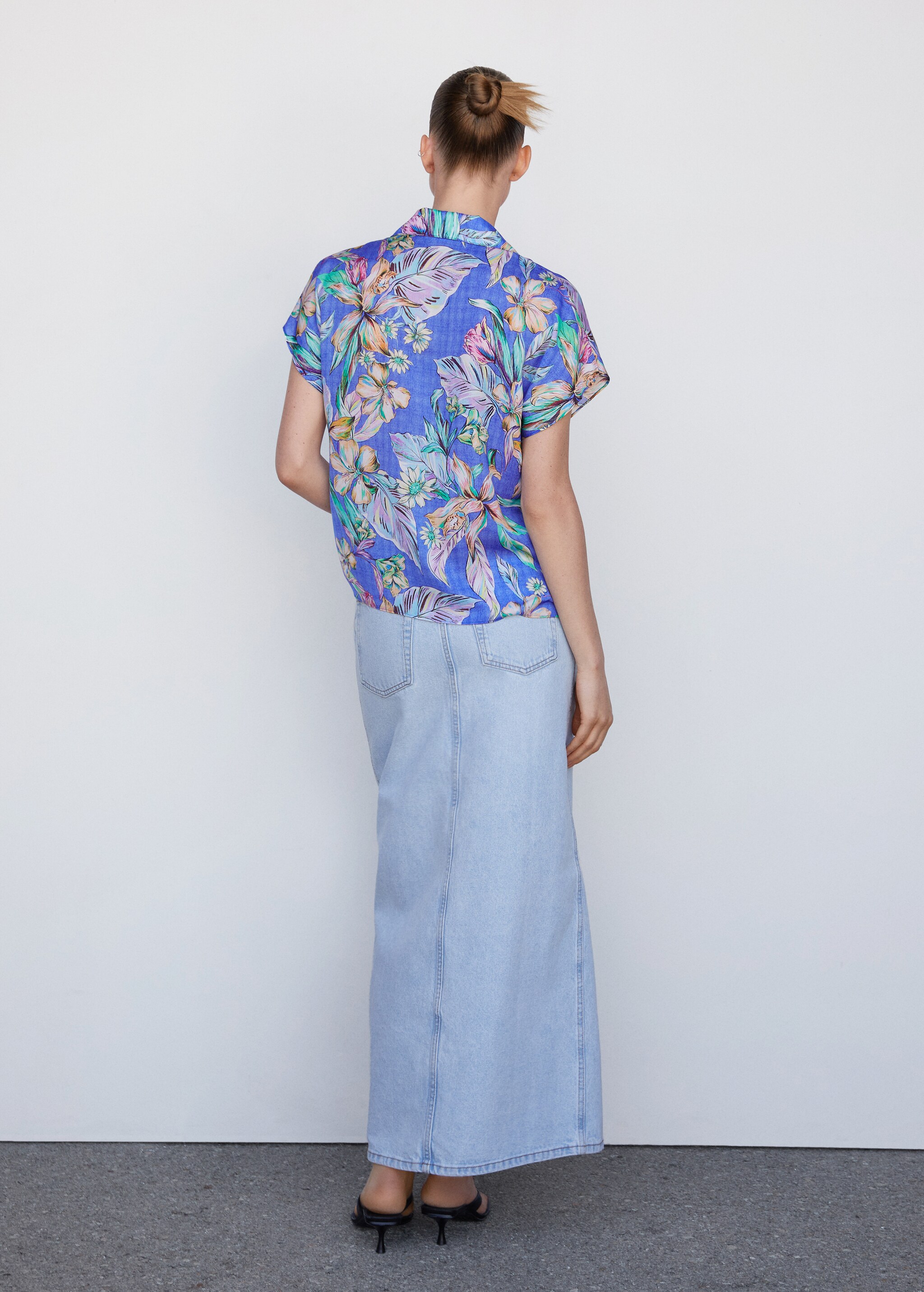Short sleeve tropical-print shirt - Reverse of the article