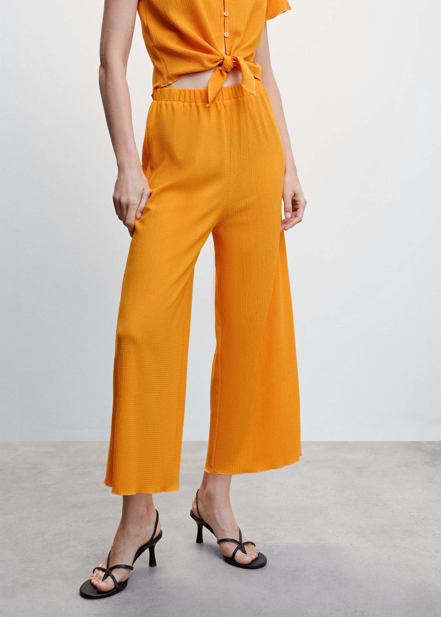 Pantalón fluido textura - Plano medio