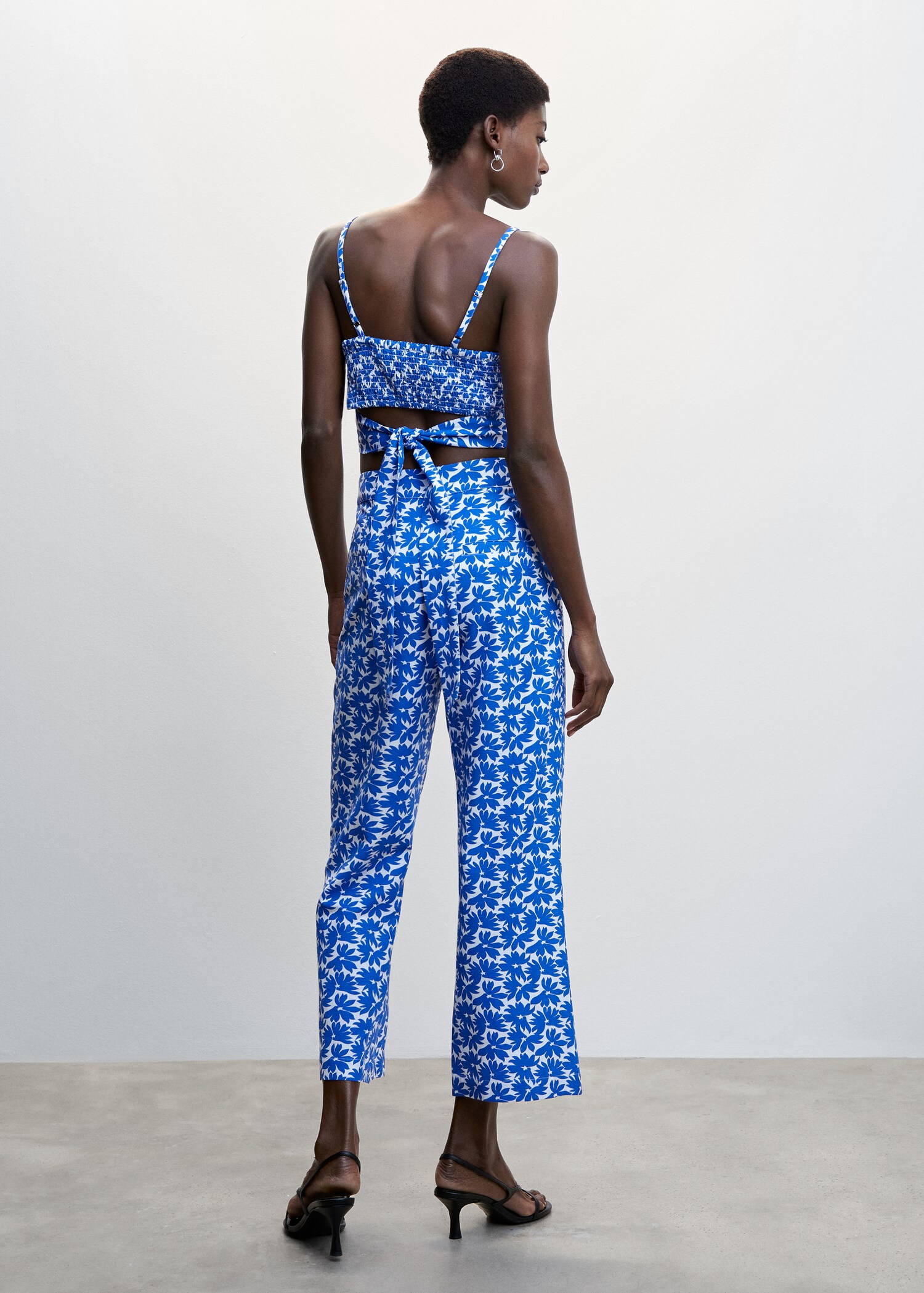 Bow strap top - Reverse of the article