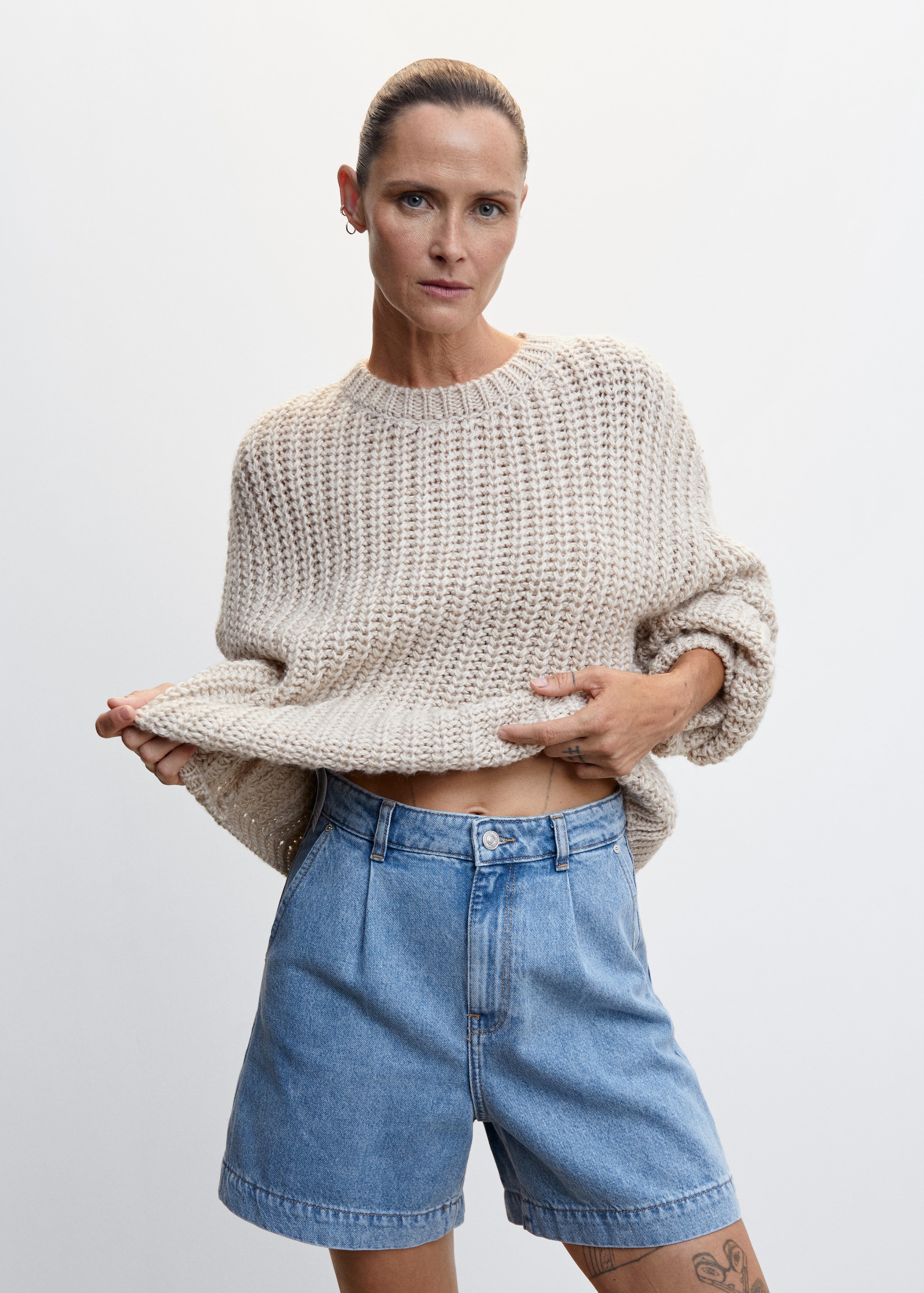 Slouchy pleated shorts Women MANGO Montenegro - Main Image