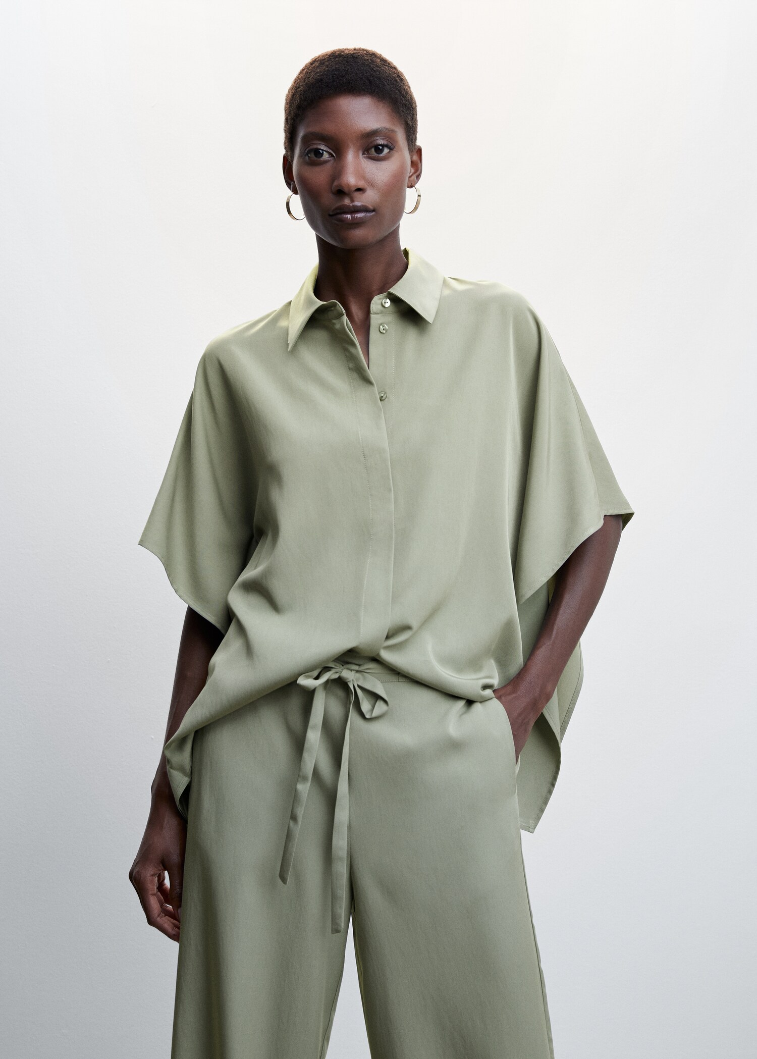 Flowy straight-fit trousers - Reverse of the article