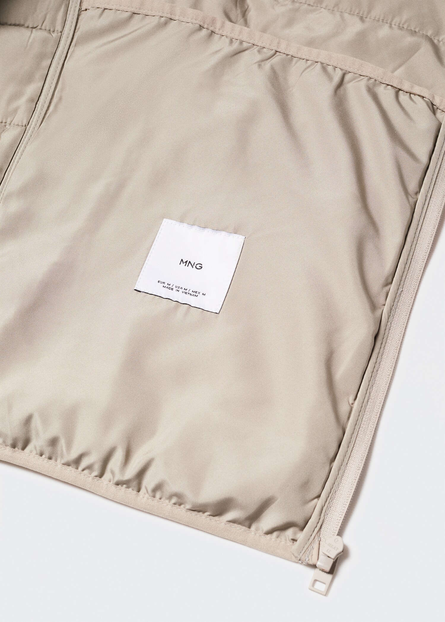 Ultra-light quilted gilet - Details of the article 8