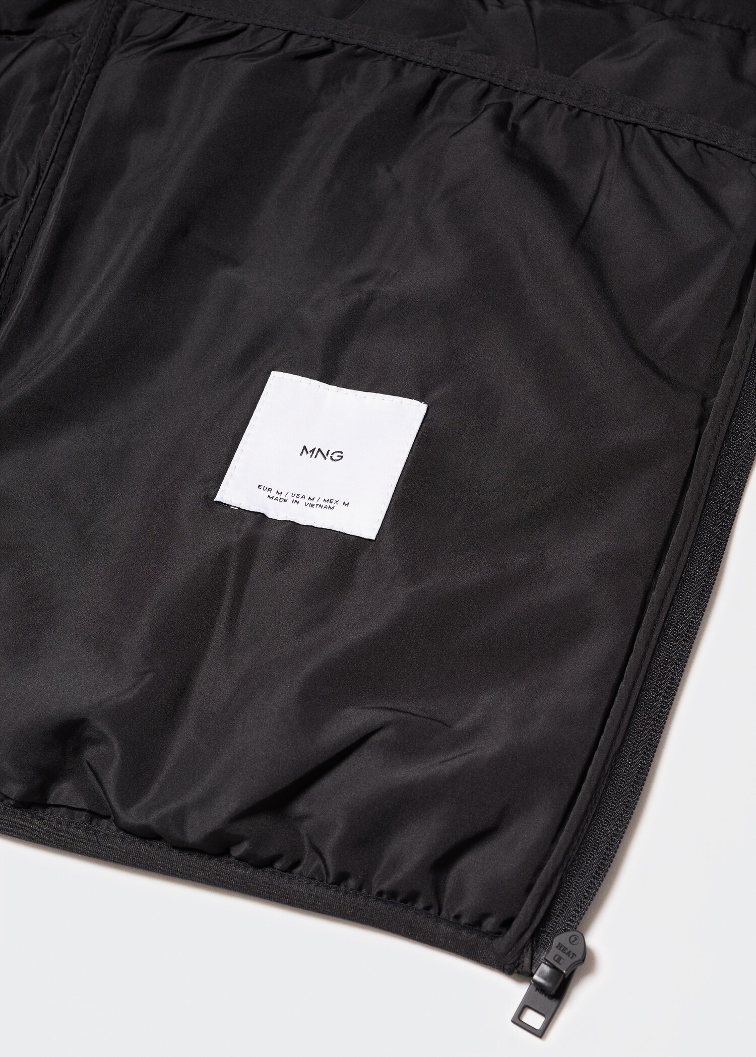 Ultra-light quilted gilet - Details of the article 8