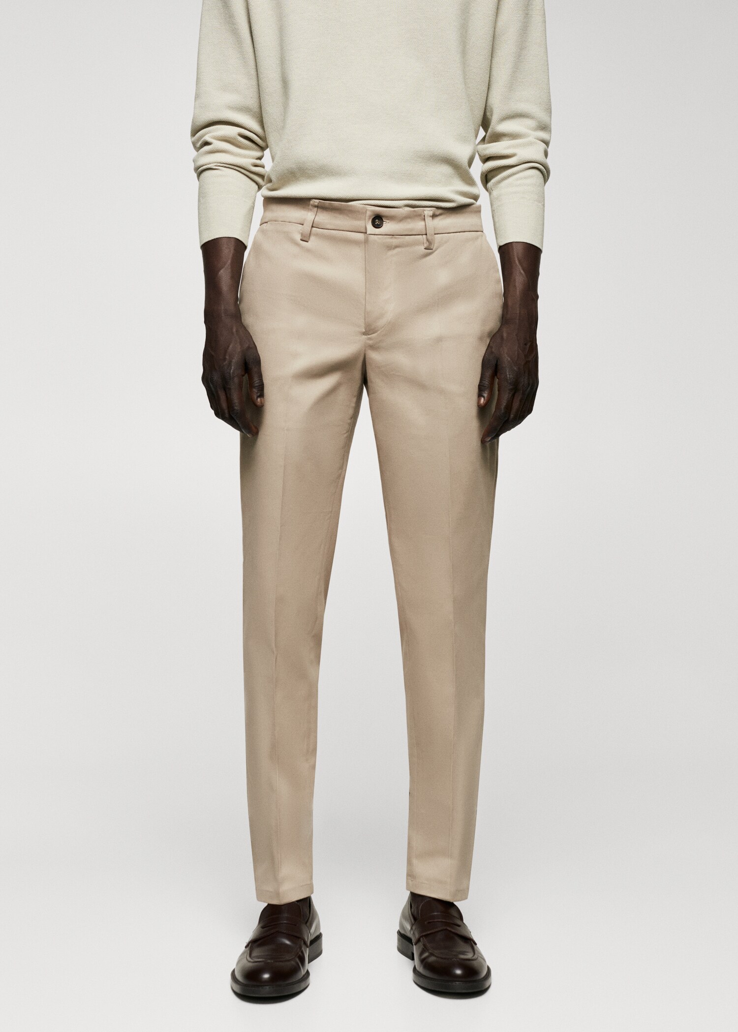 Pantalón chino slim fit - Plano medio