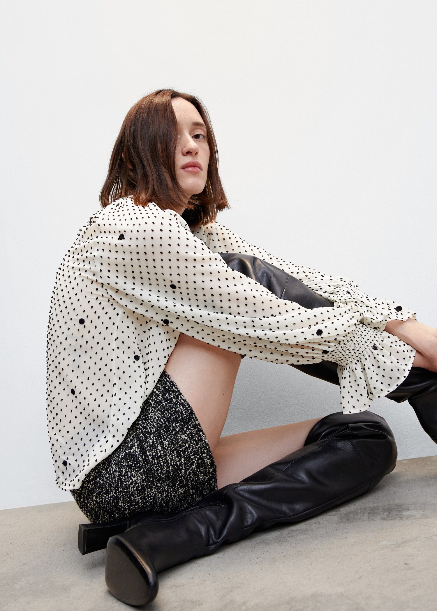 Embroidered polka-dot blouse - Details of the article 2