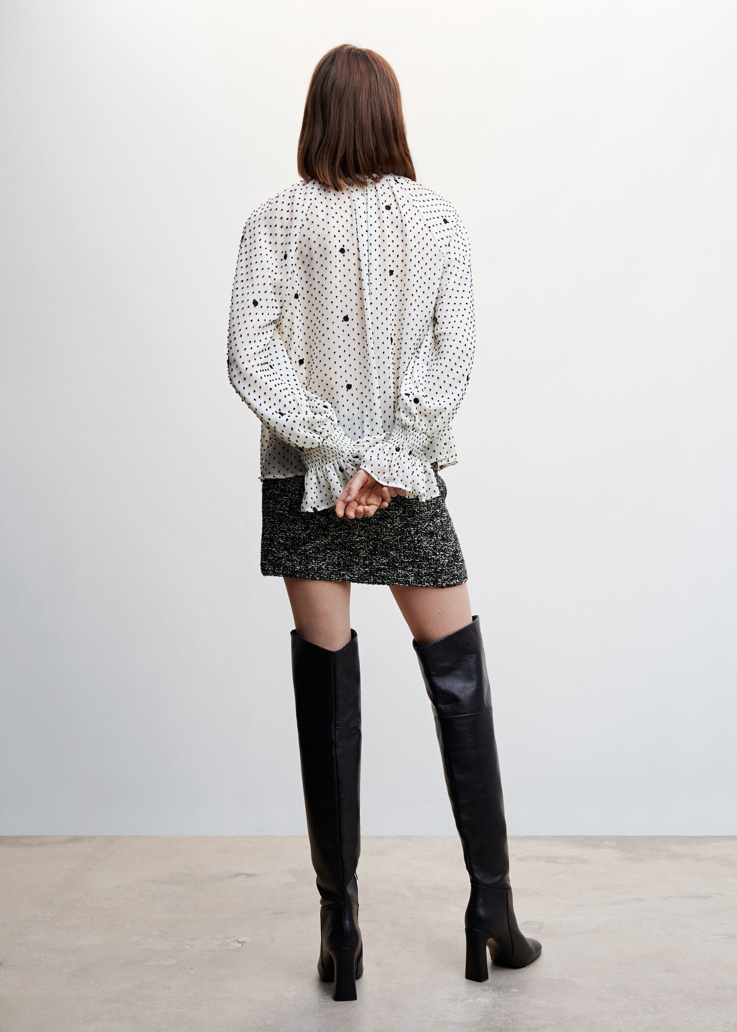 Embroidered polka-dot blouse - Reverse of the article