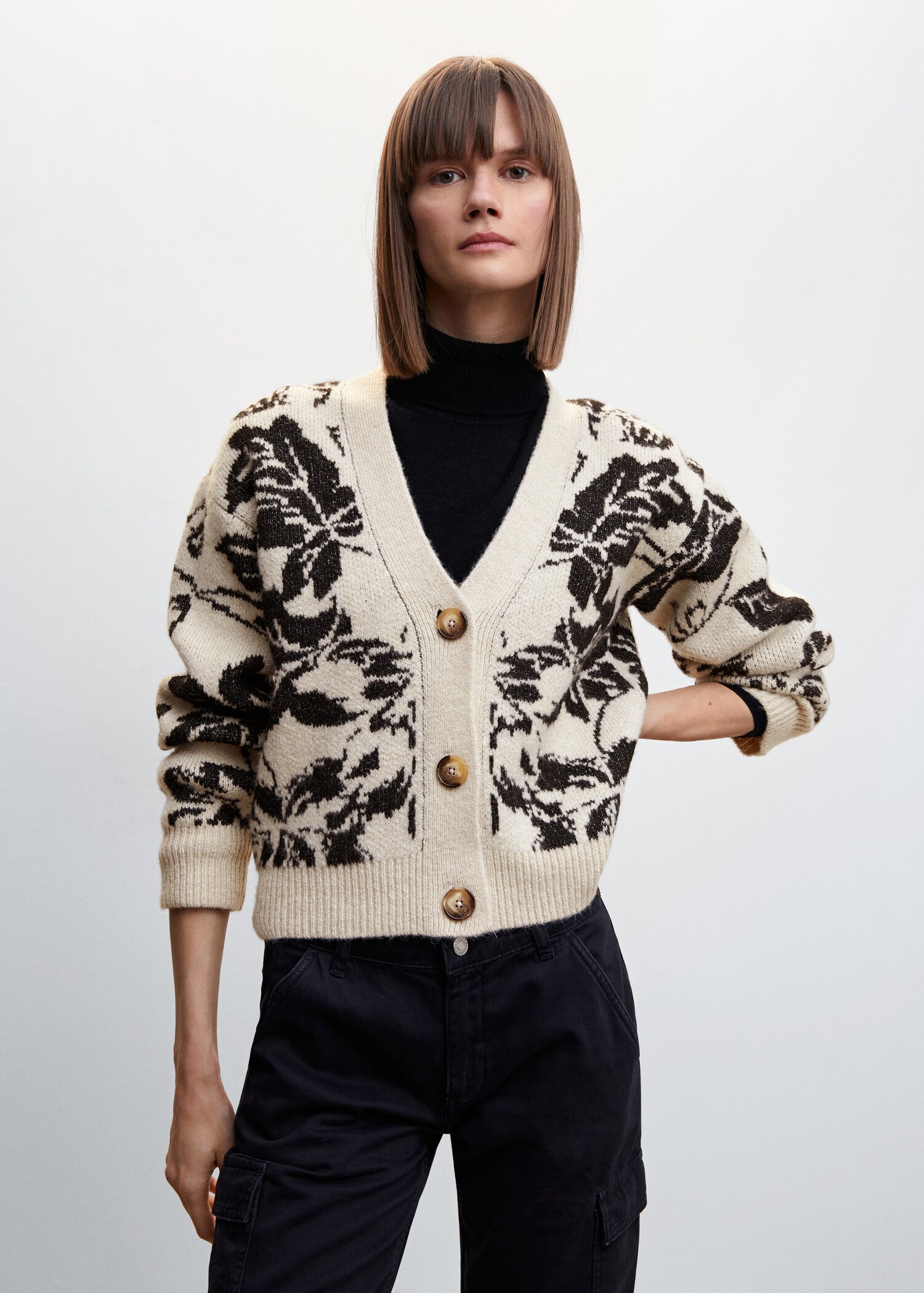 Cardigan maille fleurs - Plan moyen