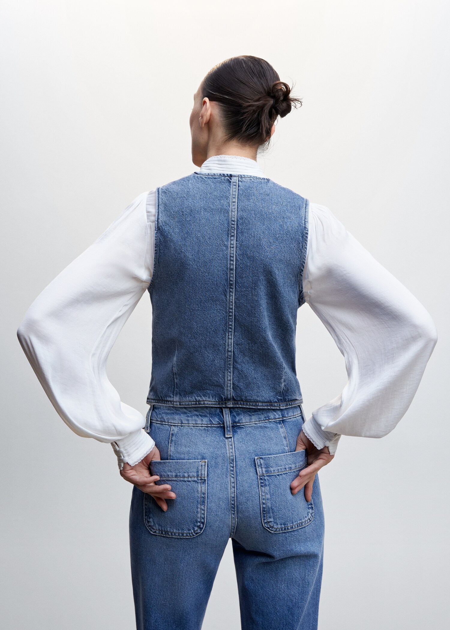 Chaleco denim costuras decorativas - Reverso del artículo