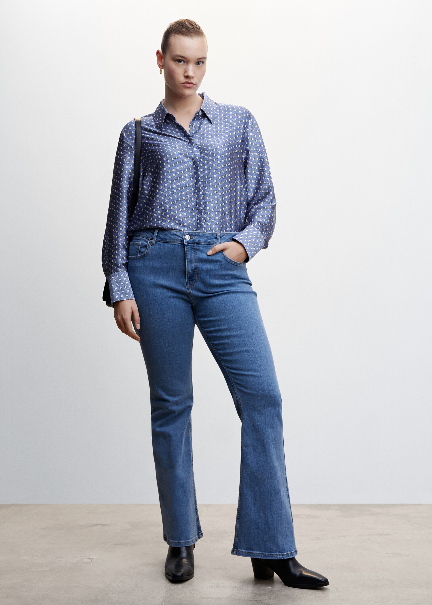 Camisa fluida acetinada - Pormenor do artigo 3