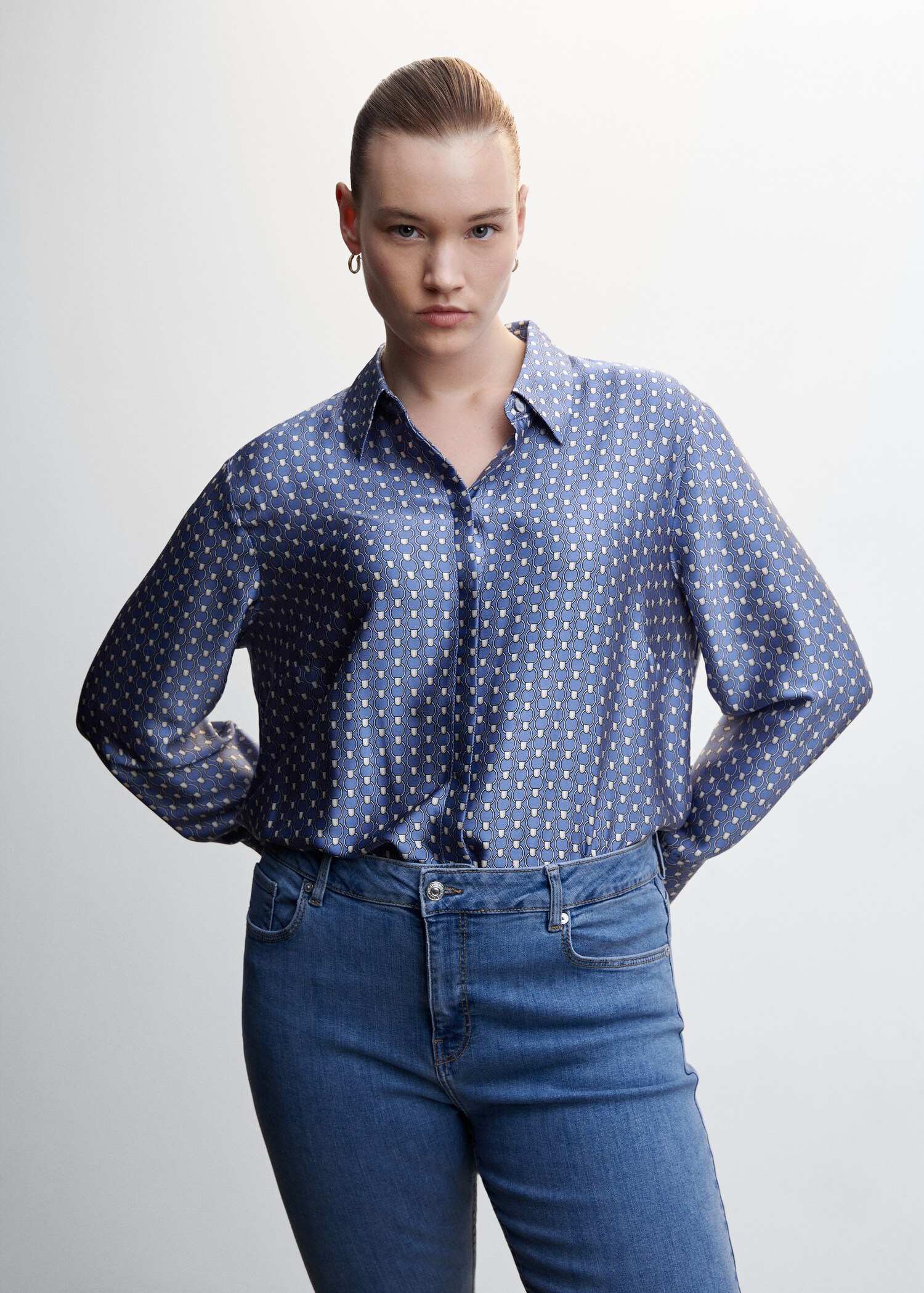 Camisa fluida acetinada - Pormenor do artigo 5