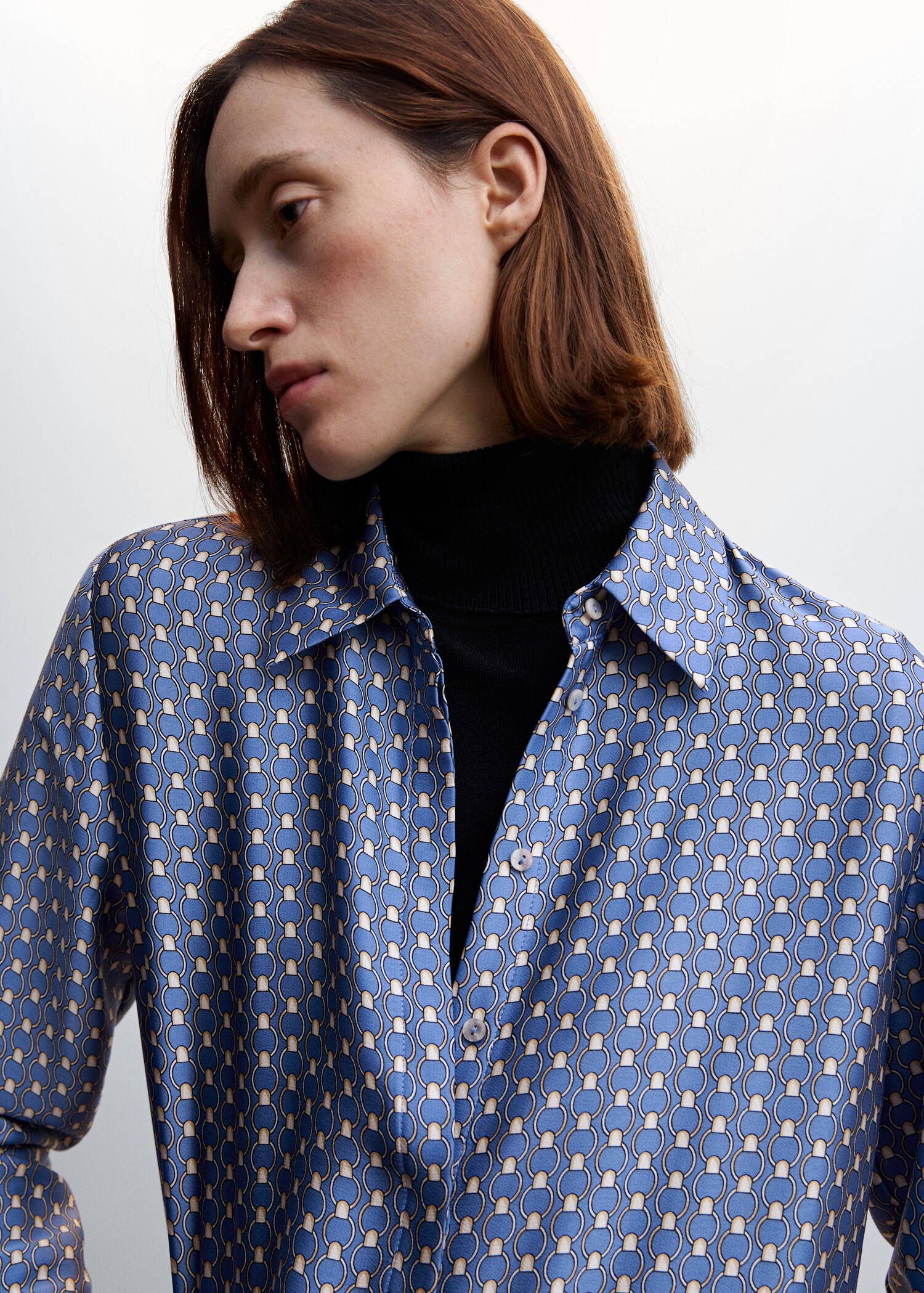 Camisa fluida acetinada - Pormenor do artigo 6