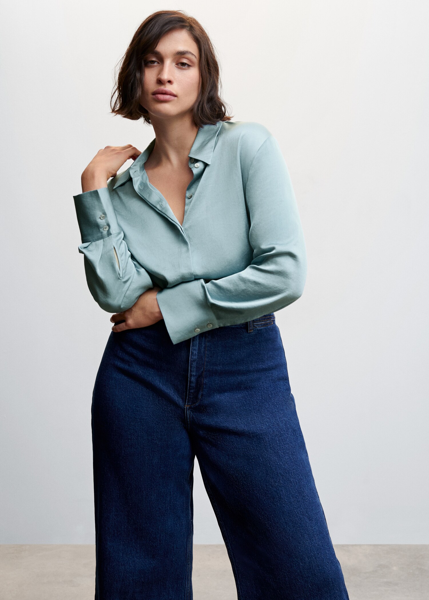 Camisa fluida acetinada - Pormenor do artigo 5