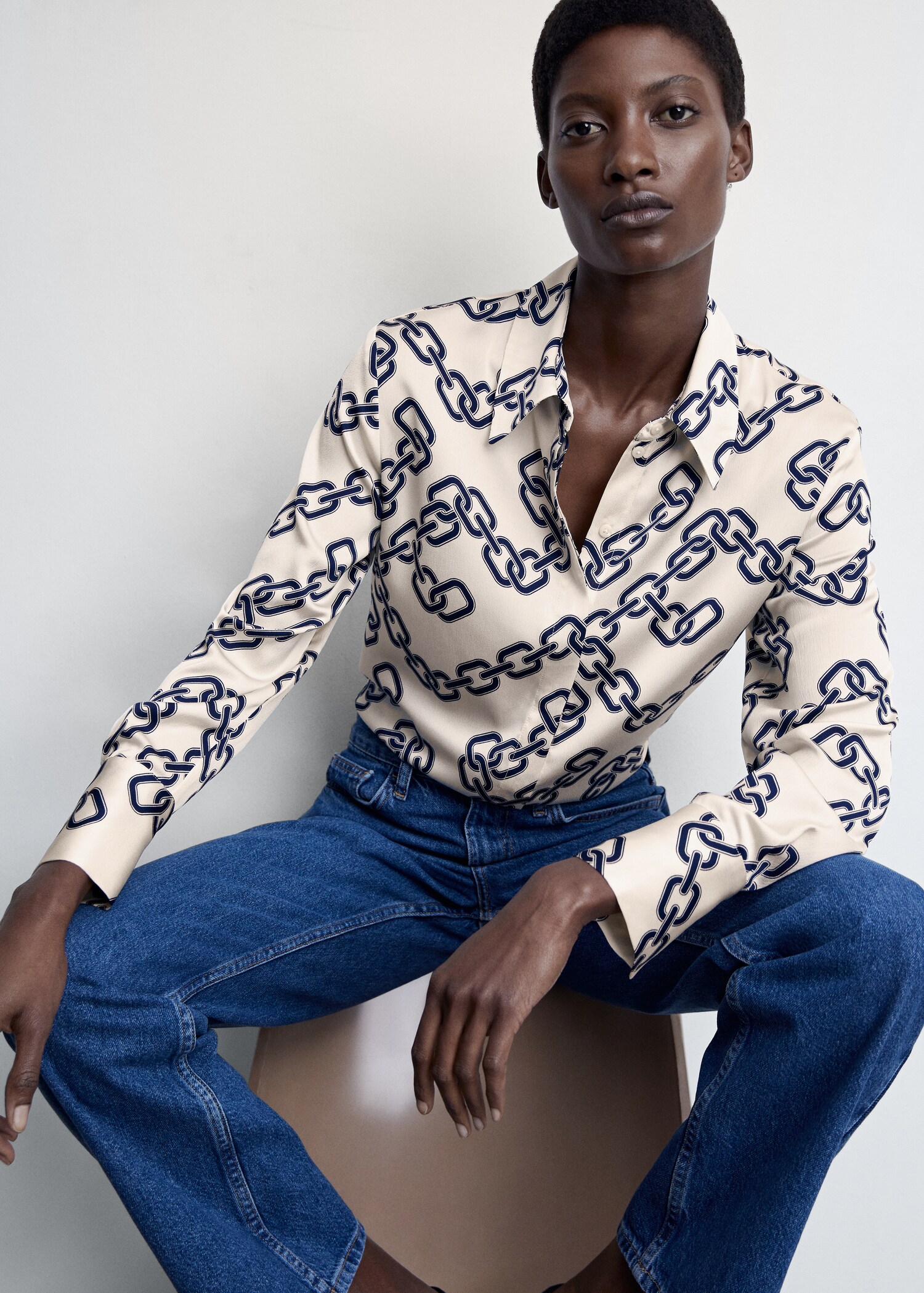 Camisa fluida acetinada - Pormenor do artigo 2
