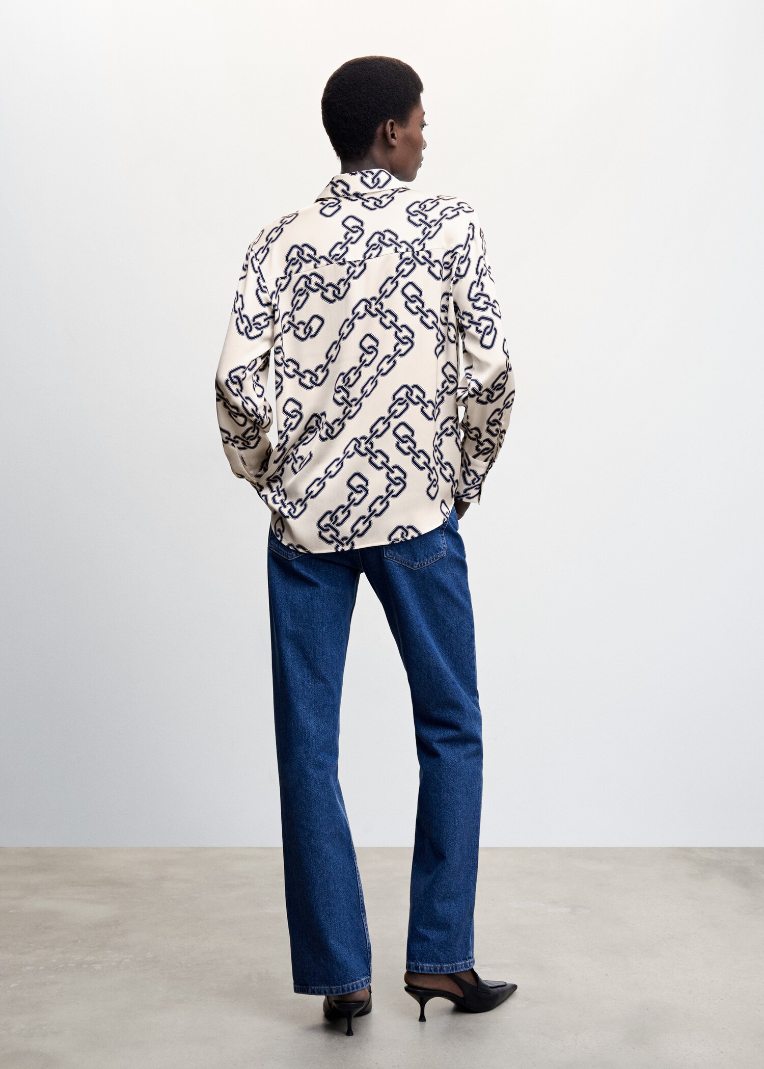 Camisa fluida acetinada - Verso do artigo