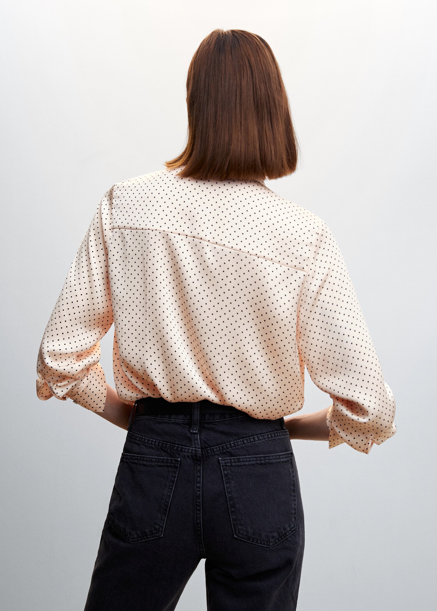 Camisa fluida acetinada - Verso do artigo