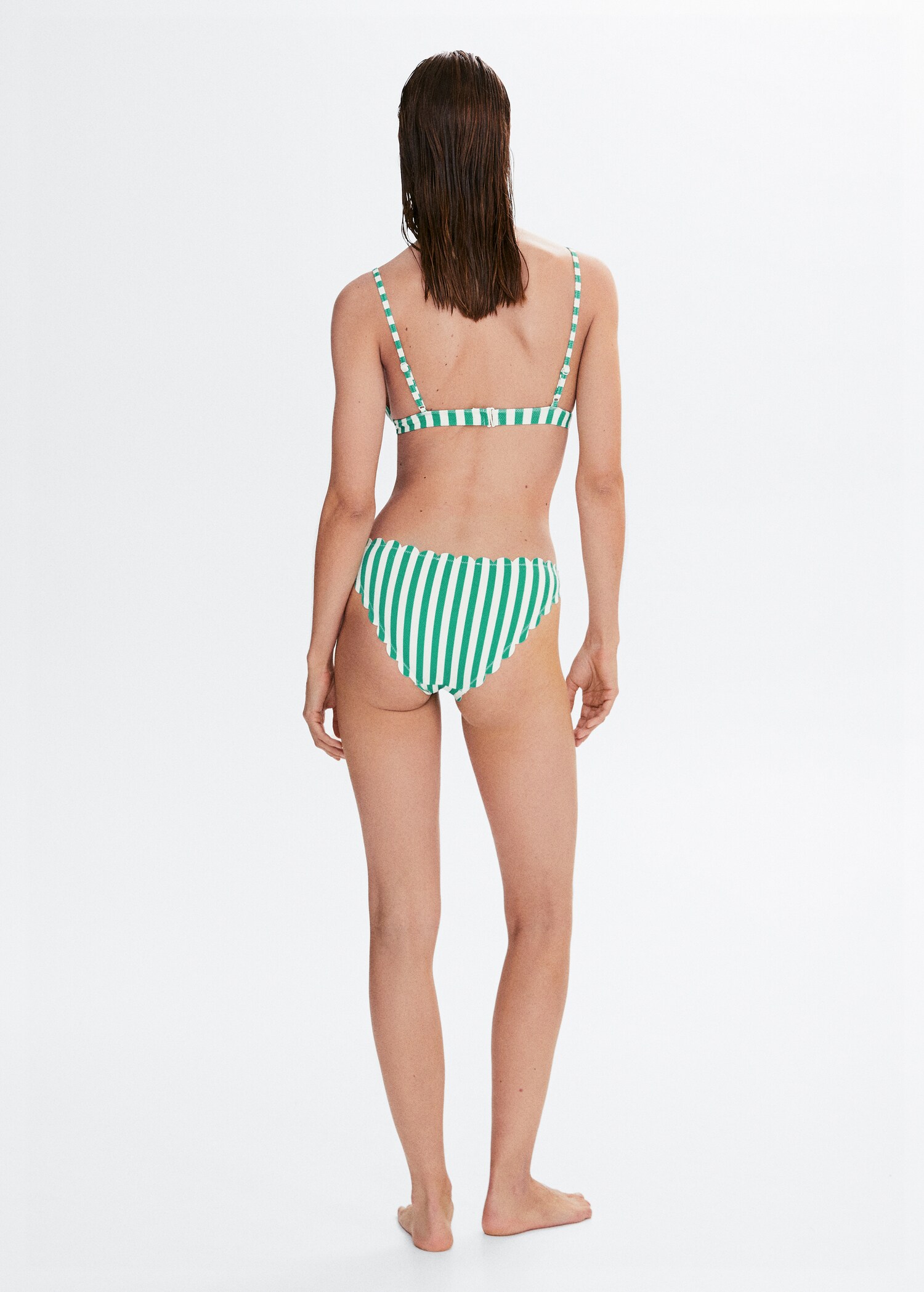 Scalloped bikini top - Reverse of the article