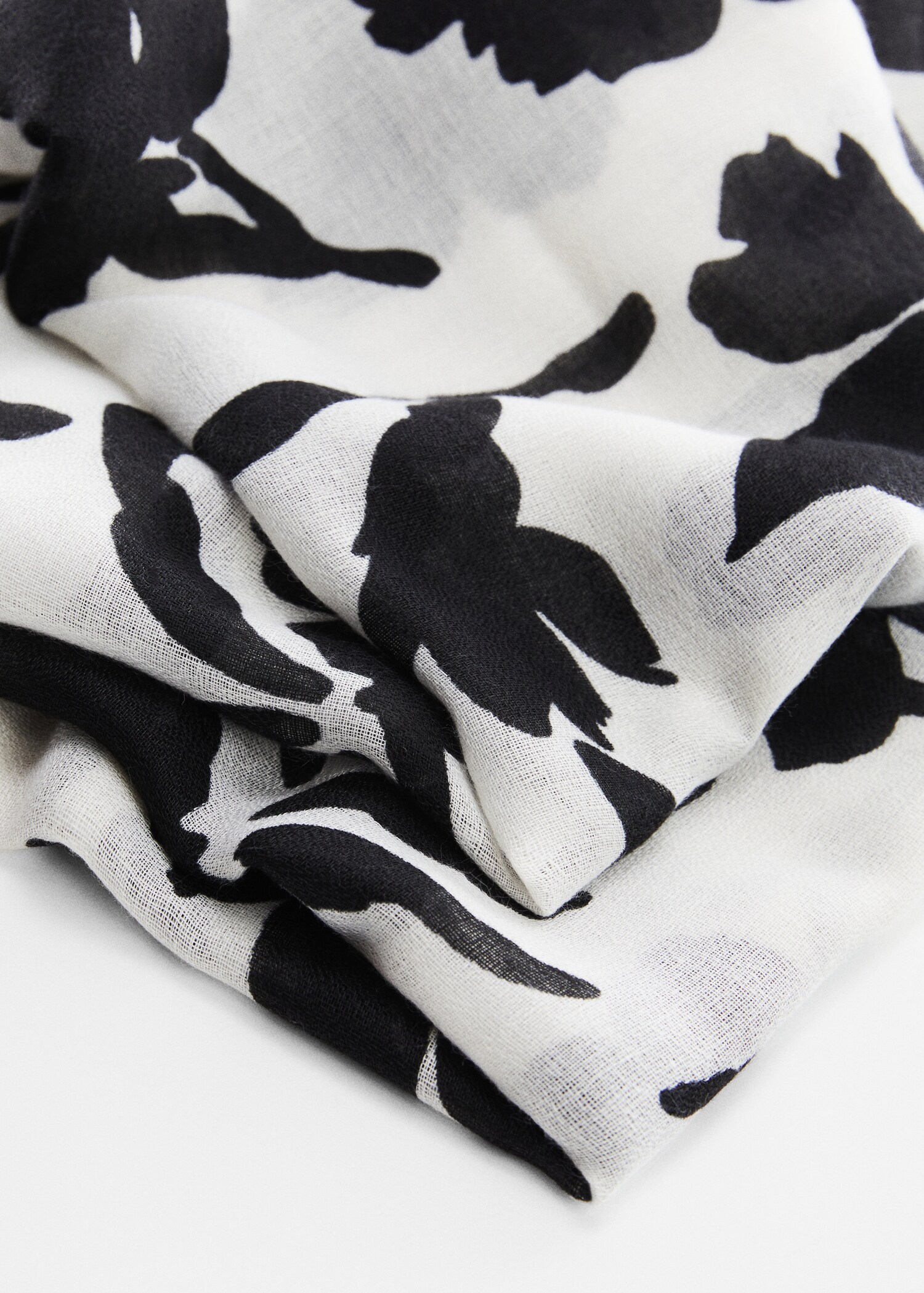 Printed bicolour foulard - Details of the article 1