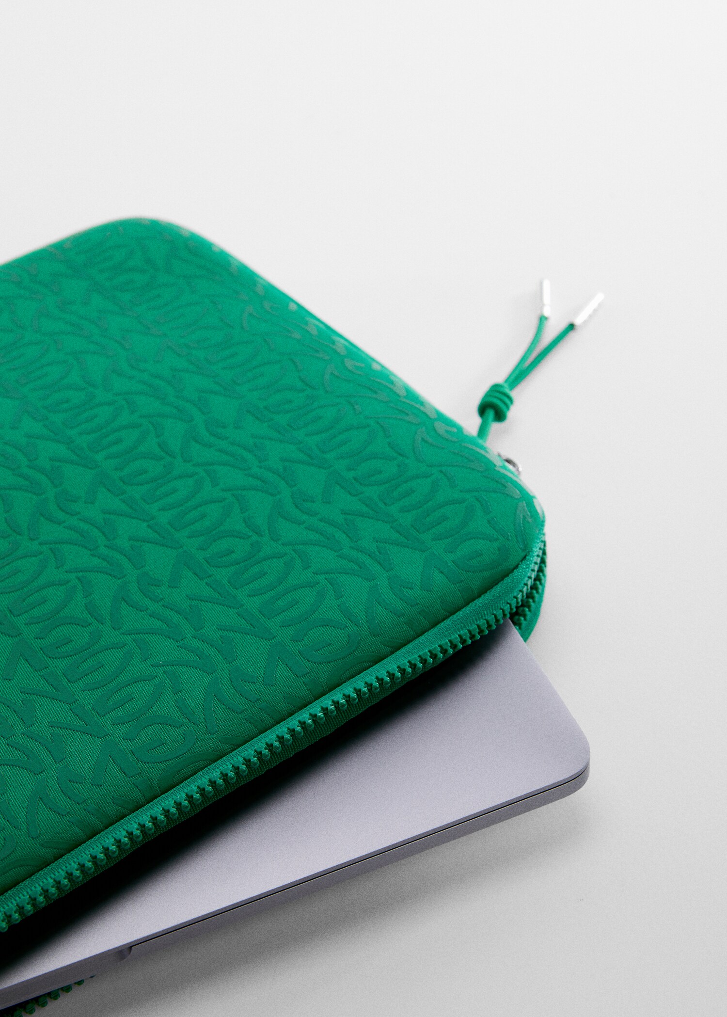 Computer case with logo - Details of the article 1