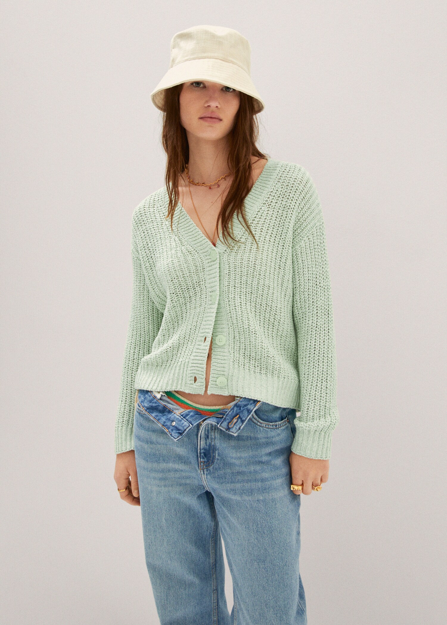 V-neck knit cardigan - Medium plane