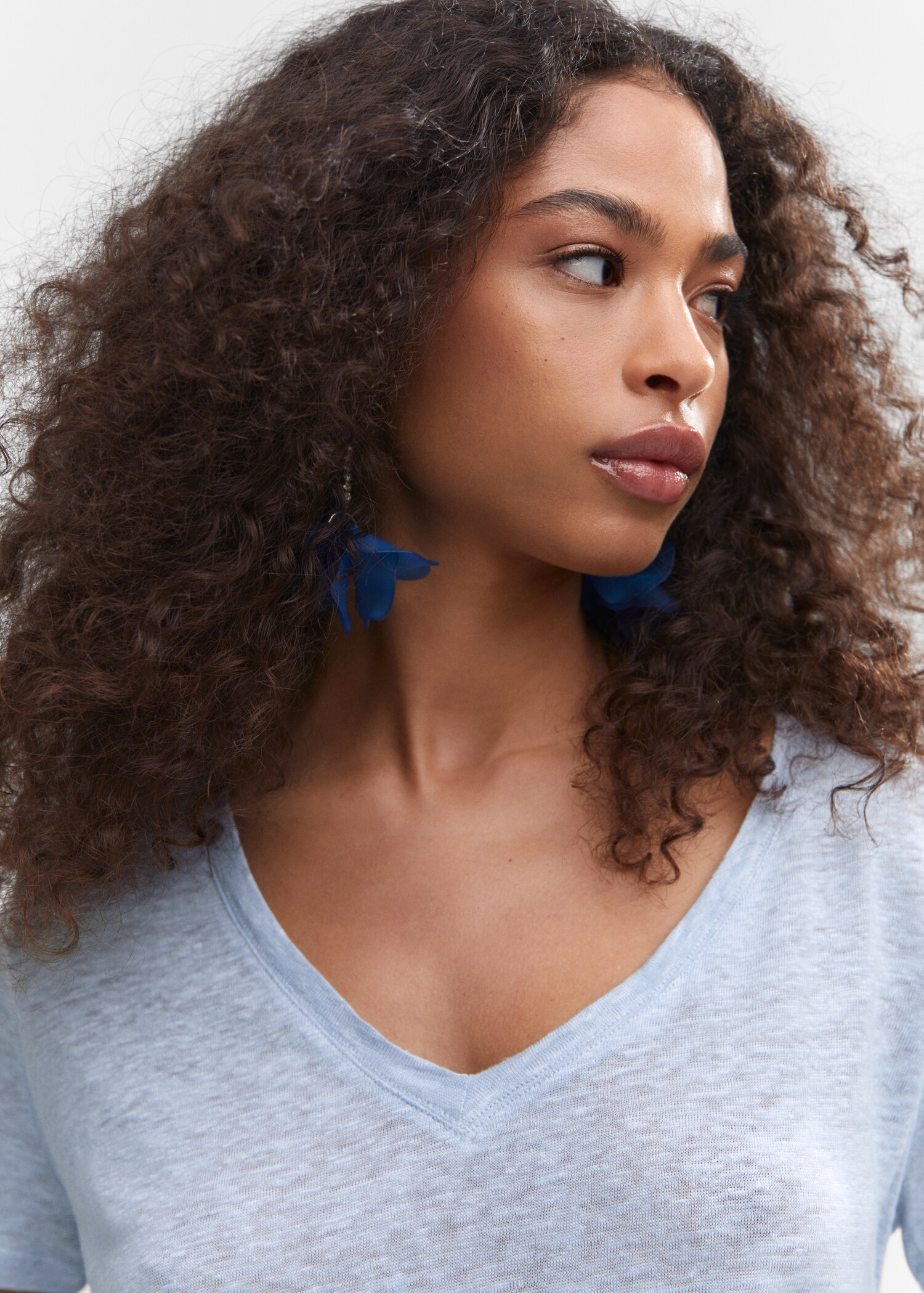 V-neck linen t-shirt - Details of the article 1
