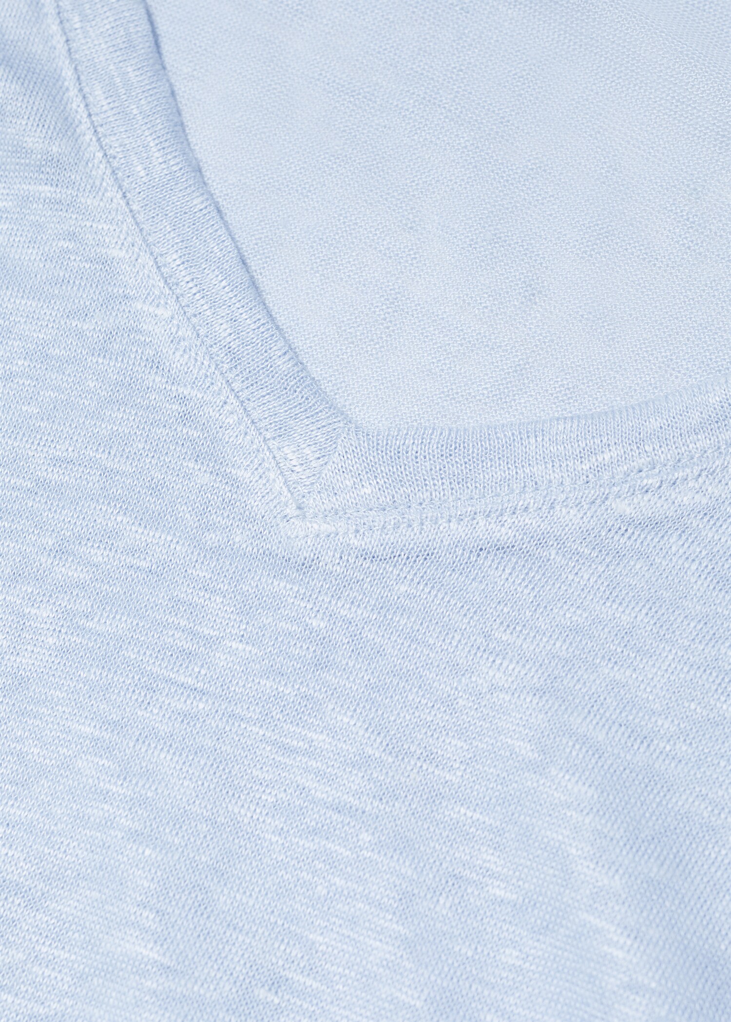 V-neck linen t-shirt - Details of the article 8