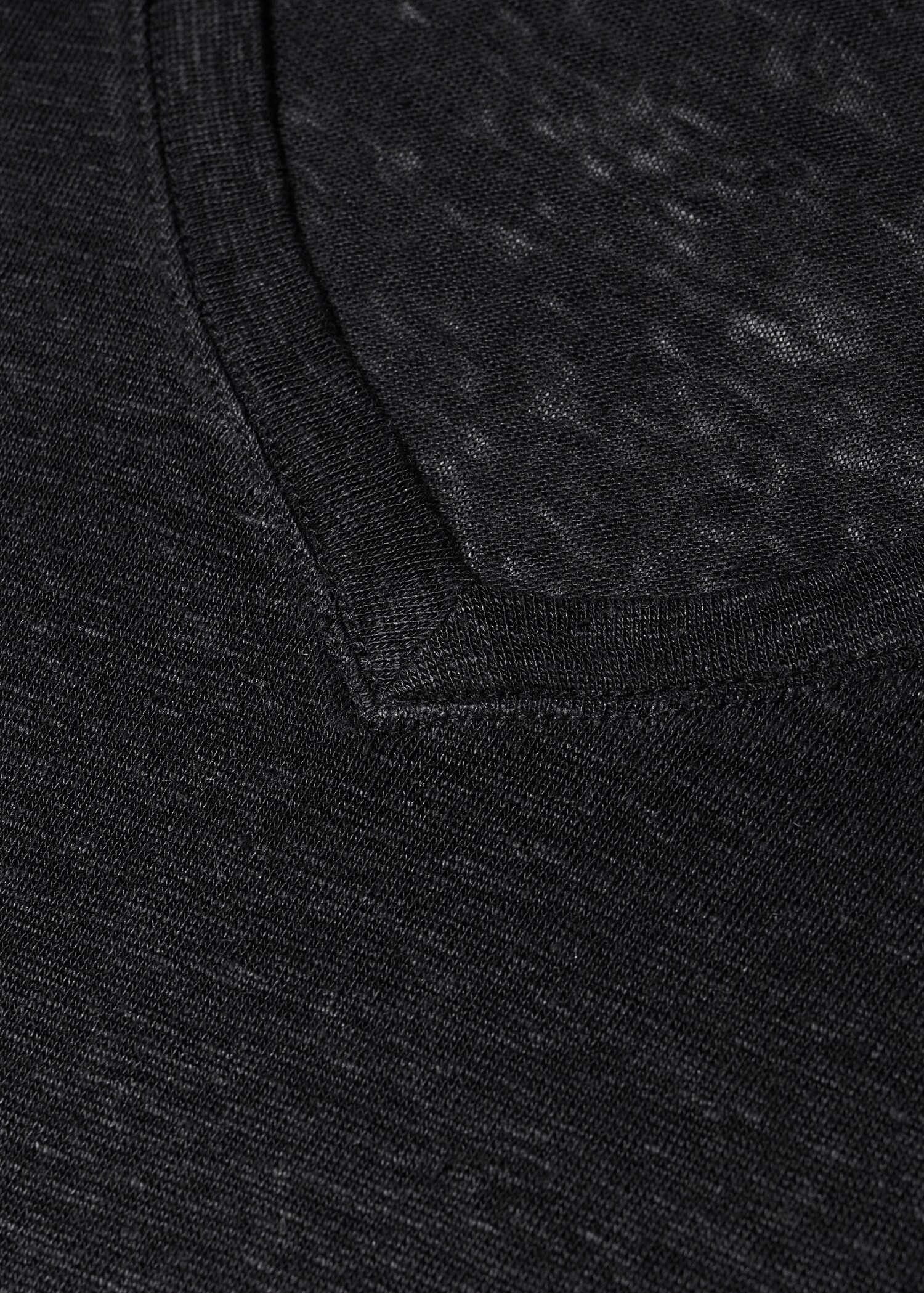 V-neck linen t-shirt - Details of the article 8