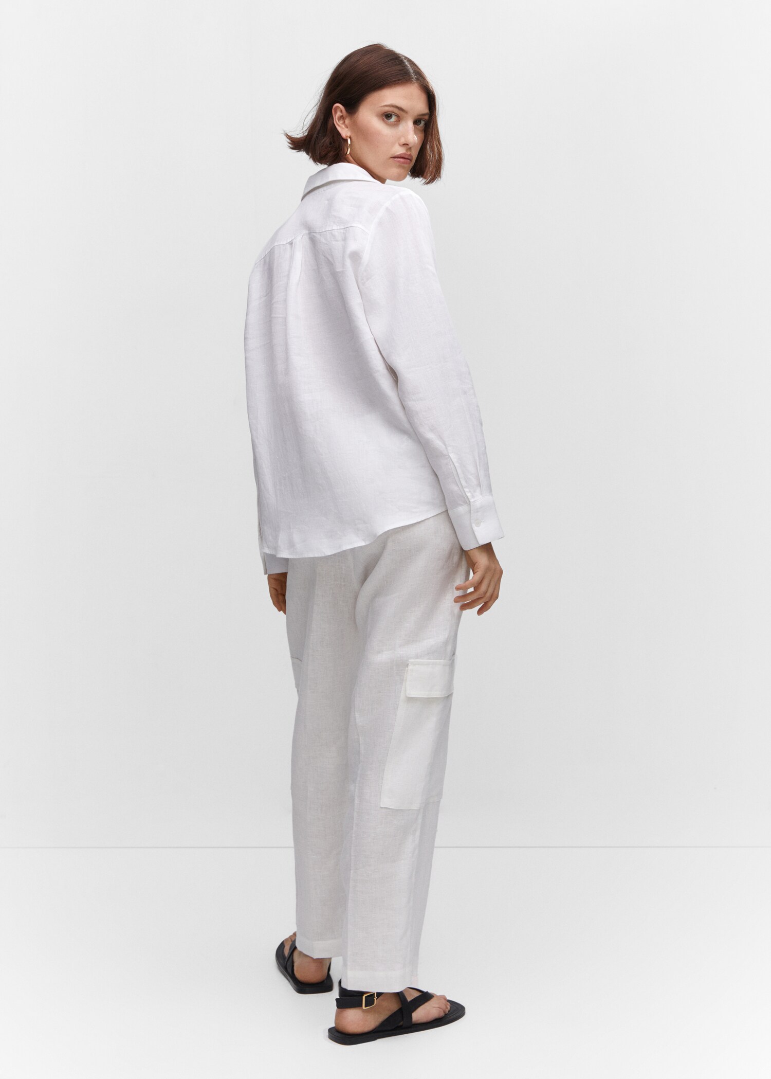 Pocket linen shirt - Reverse of the article